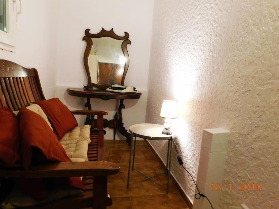 Marco Polo's Mooring Cozy Navy House