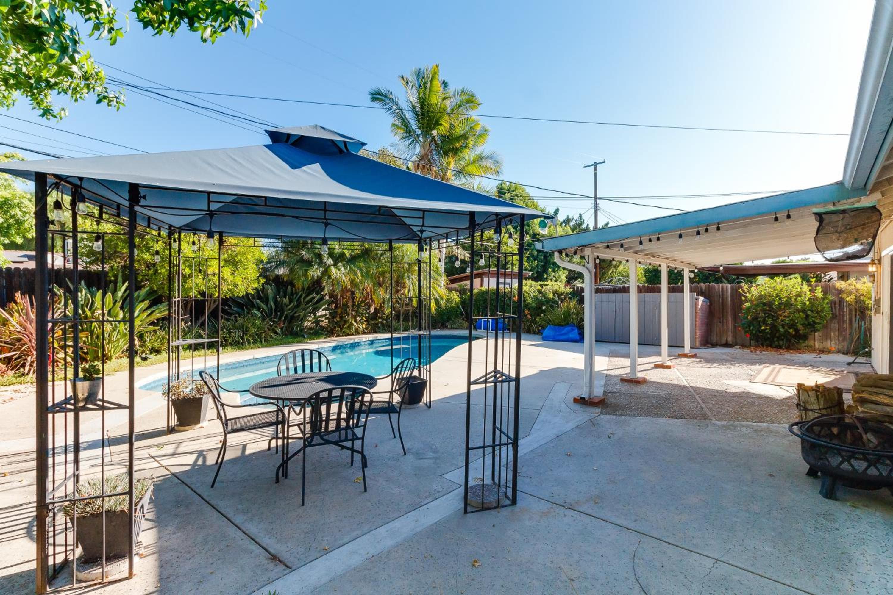 4 Bedroom West Hills Charmer with Pool and Jacuzzi