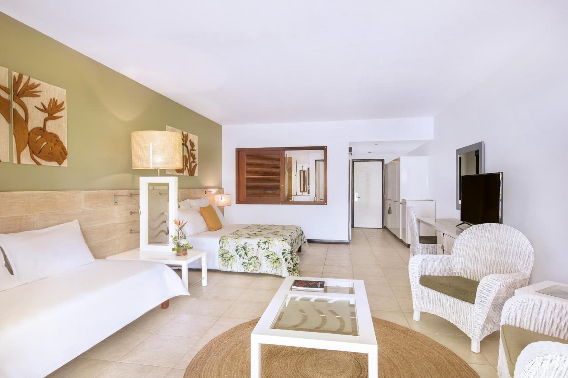 Victoria Beachcomber Resort & Spa