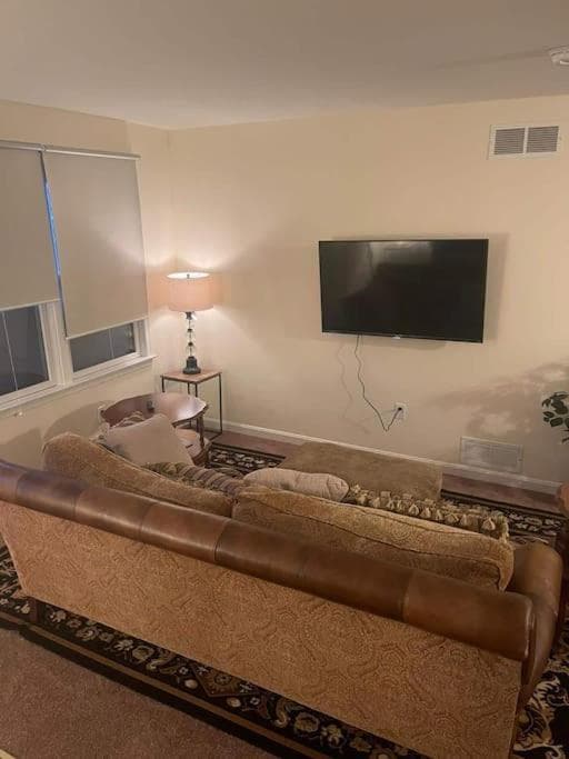 Entire Private 2 bedrooms house, nice neighborhood