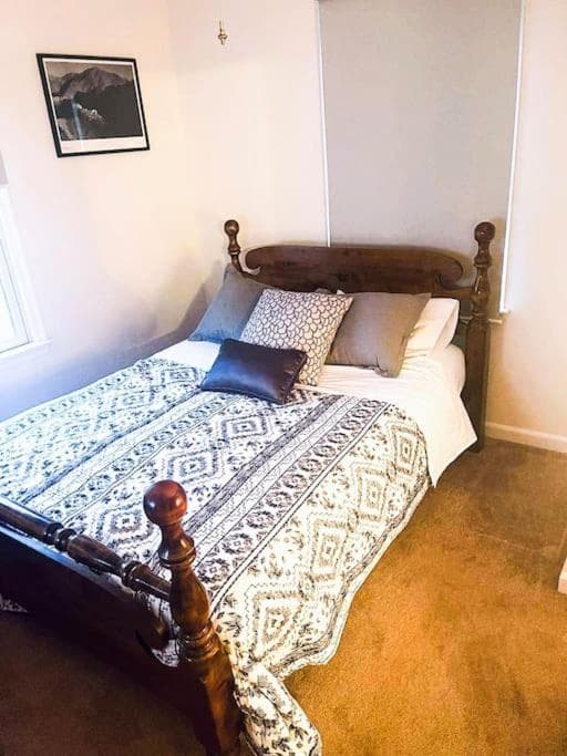 Entire Private 2 bedrooms house, nice neighborhood