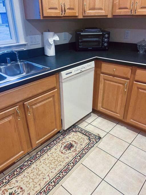 Entire Private 2 bedrooms house, nice neighborhood