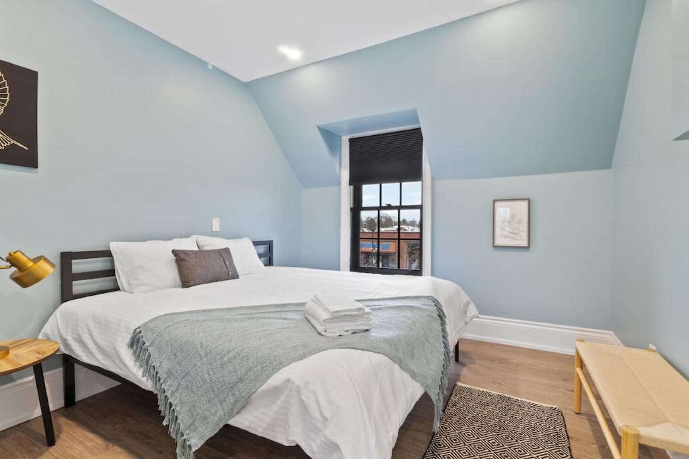 Bright and Spacious Condo in Downtown Collingwood 97043