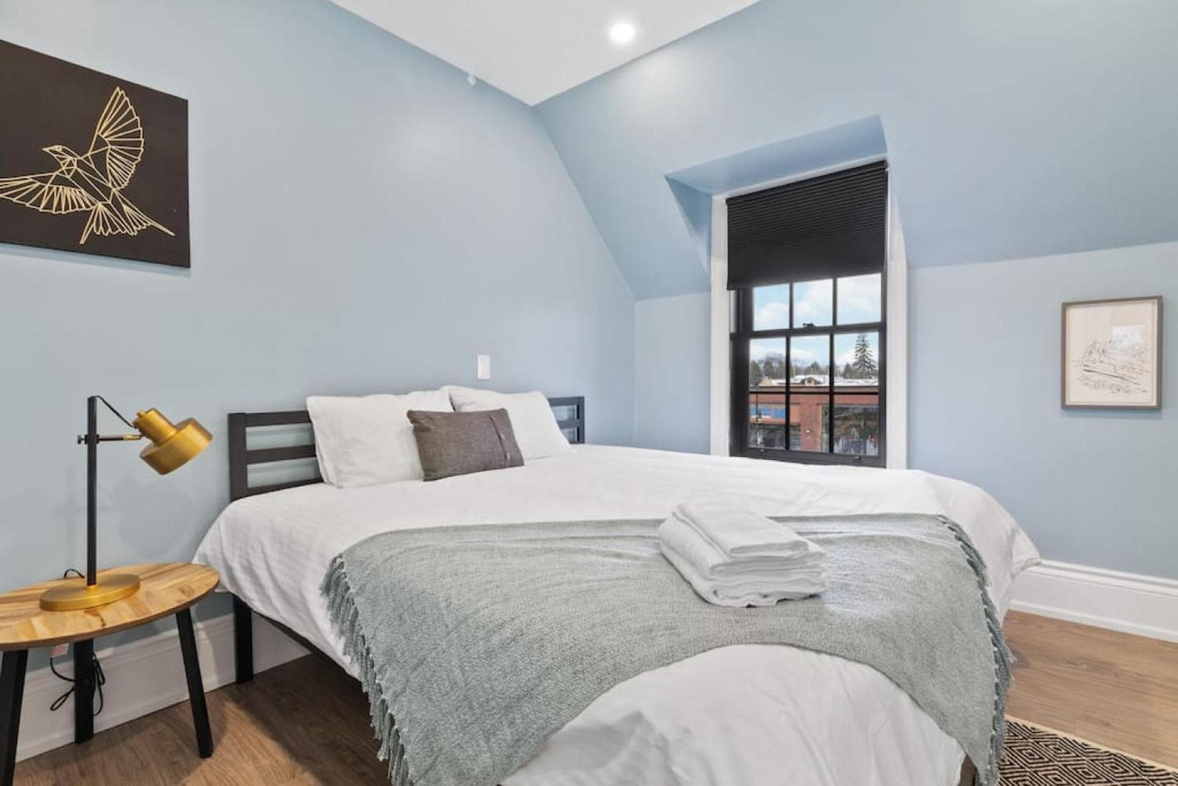 Bright and Spacious Condo in Downtown Collingwood 97043