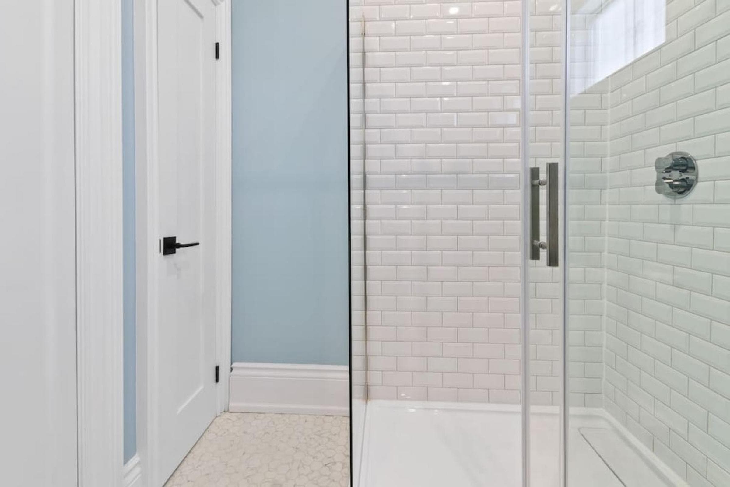 Bright and Spacious Condo in Downtown Collingwood 97043