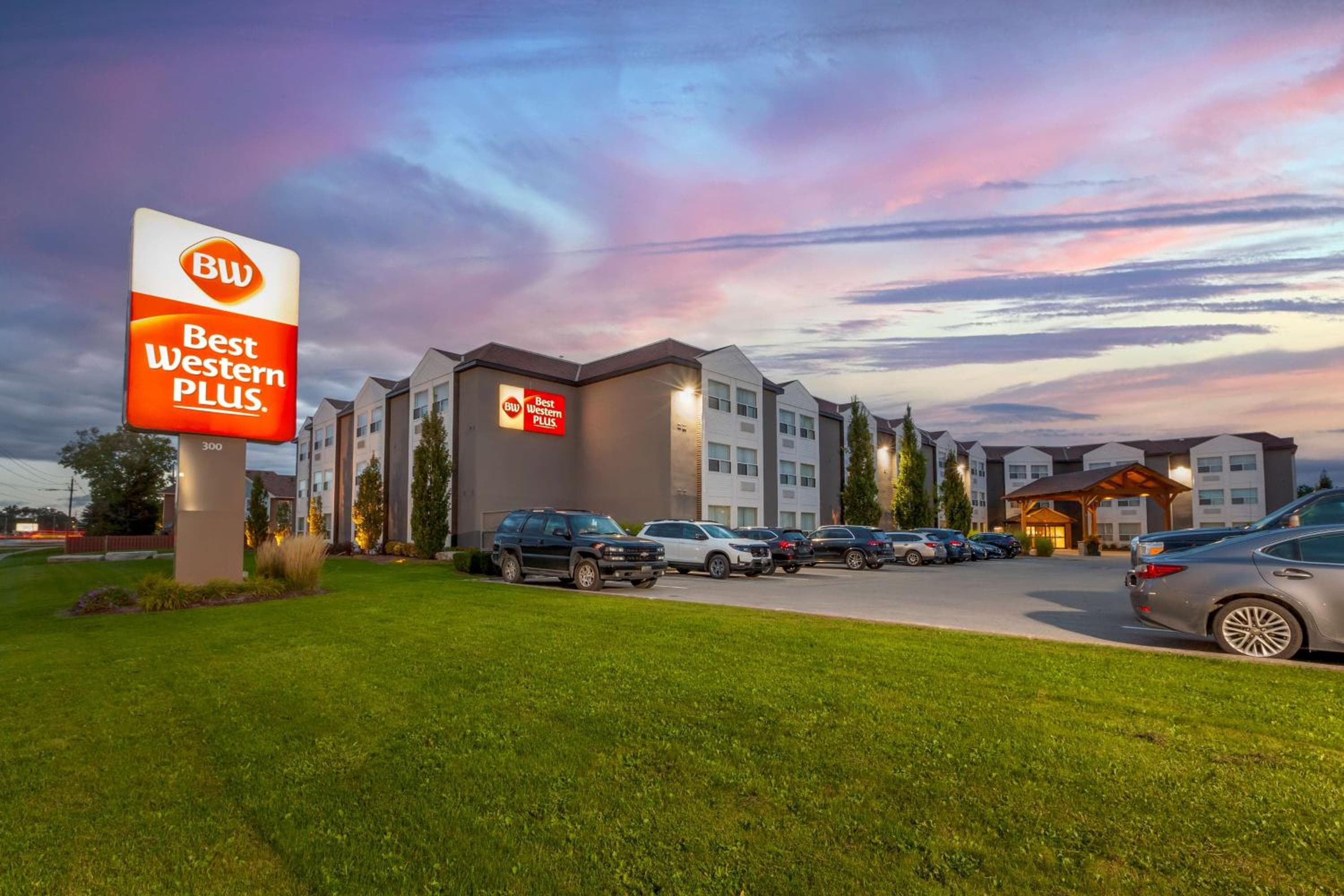 Best Western Plus Rose City Suites