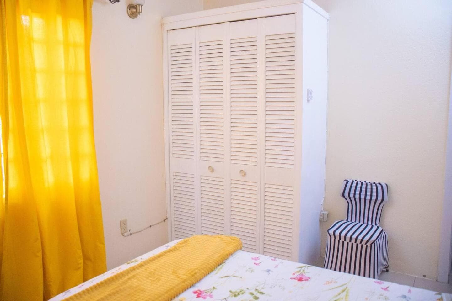 Amazing 2-Bedroom Apt Sleeps 3 Warm & Cosy