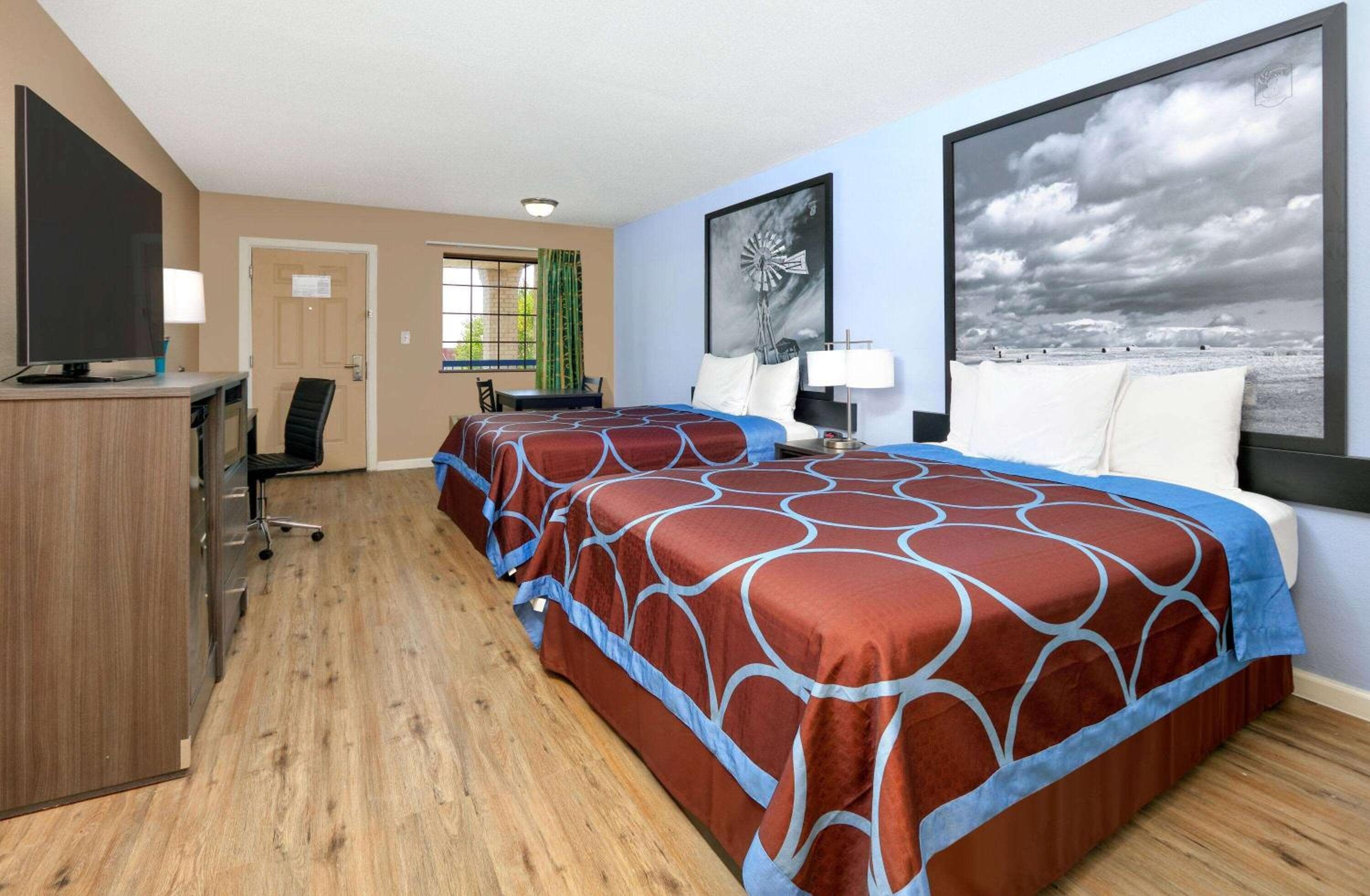 Super 8 by Wyndham Victoria - South - Hwy 59
