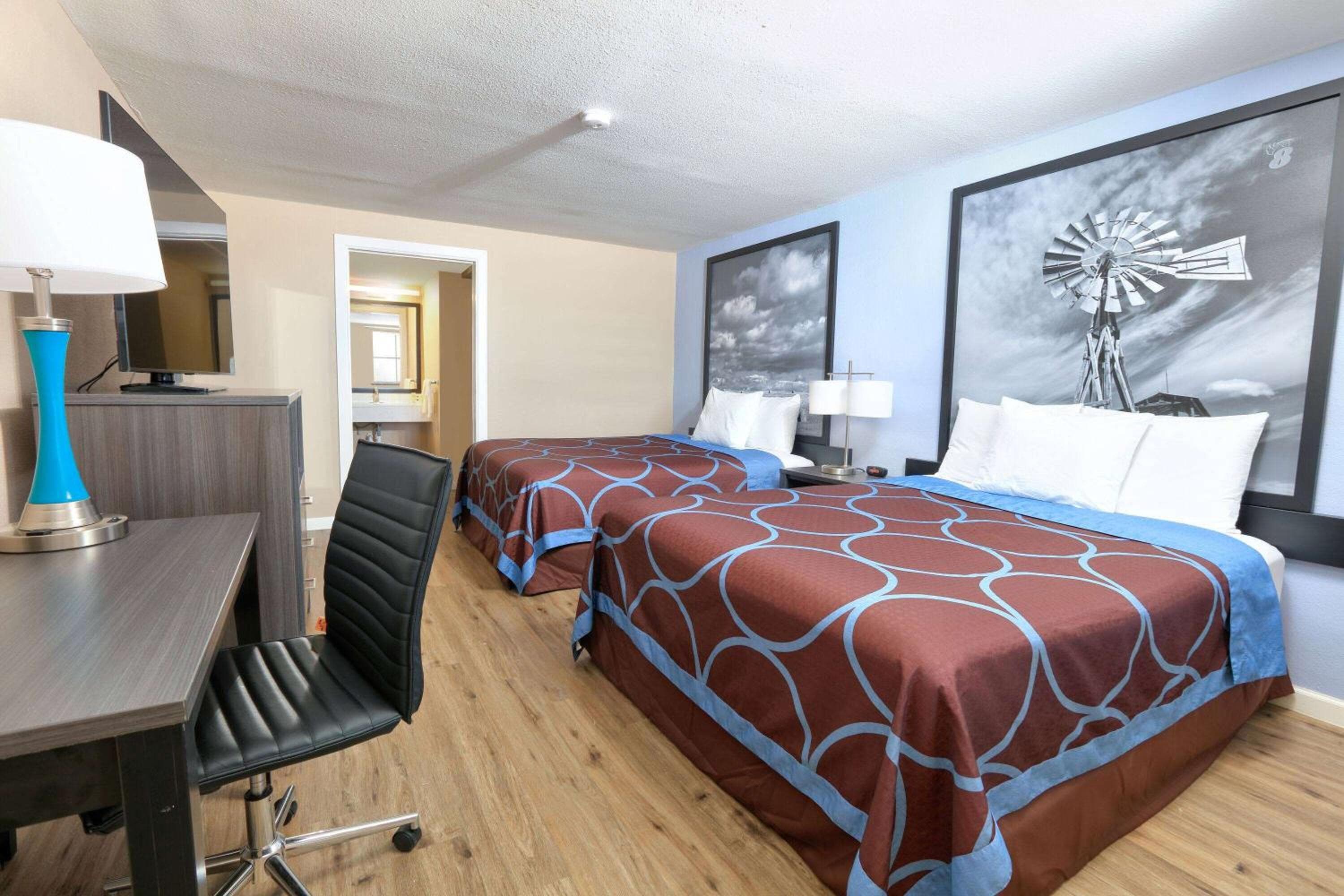 Super 8 by Wyndham Victoria - South - Hwy 59
