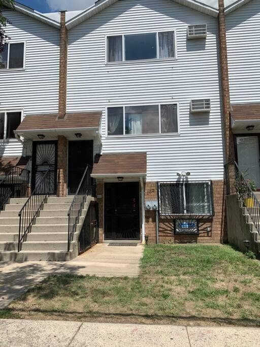 Oasis Stay NY, 2BR Cozy Home in a 2Family House, 18min from the City