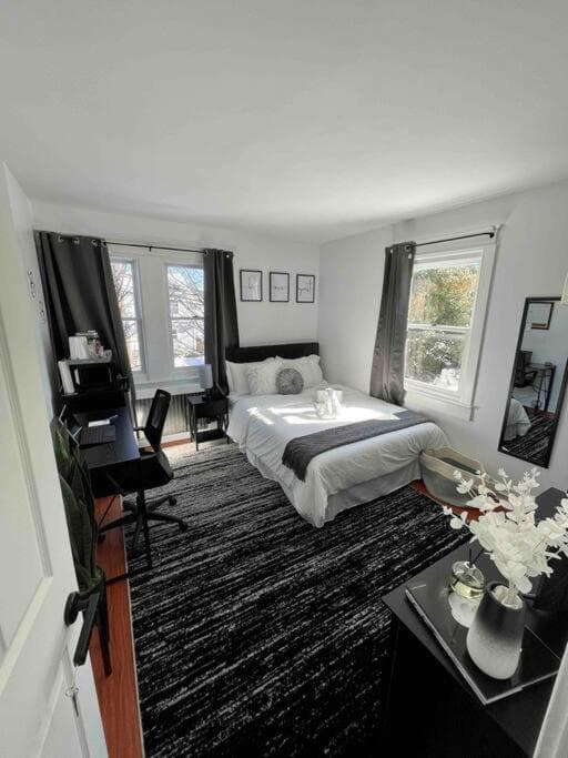 Modern Chic CoCo Chanel Inspired * Biz Friendly * Close To All