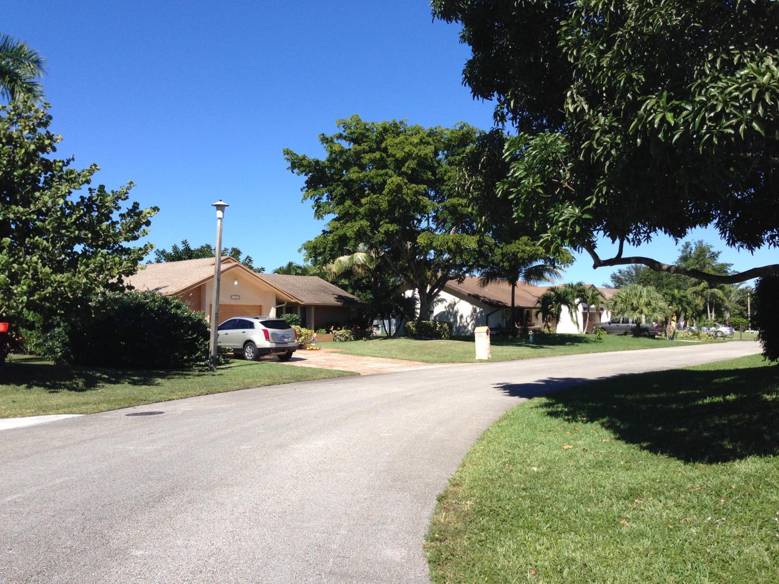 Entire Single Family home 3 bed 2 bath in water front big cozy back yard view