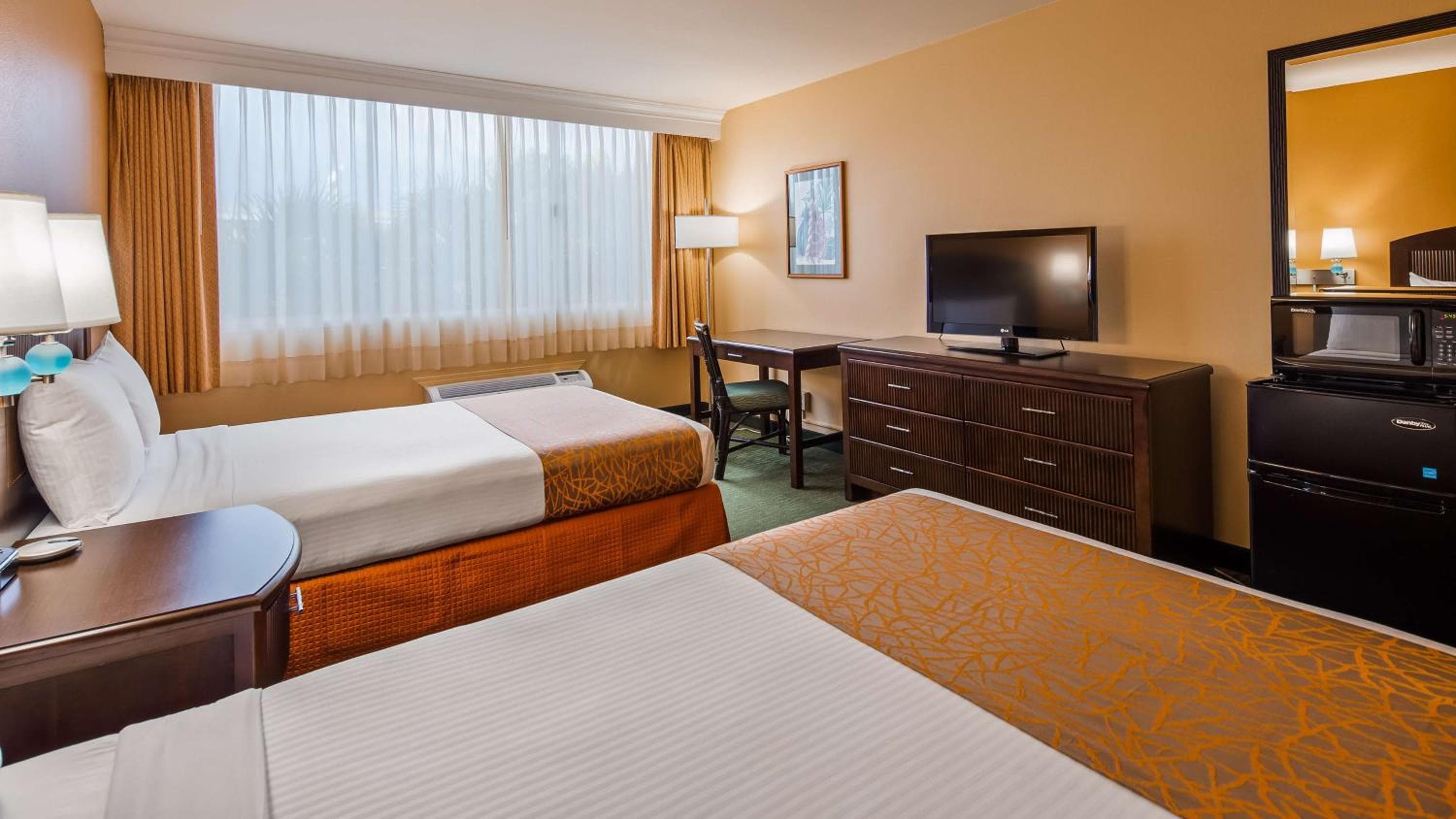 Airport Honolulu Hotel, Trademark Collection by Wyndham