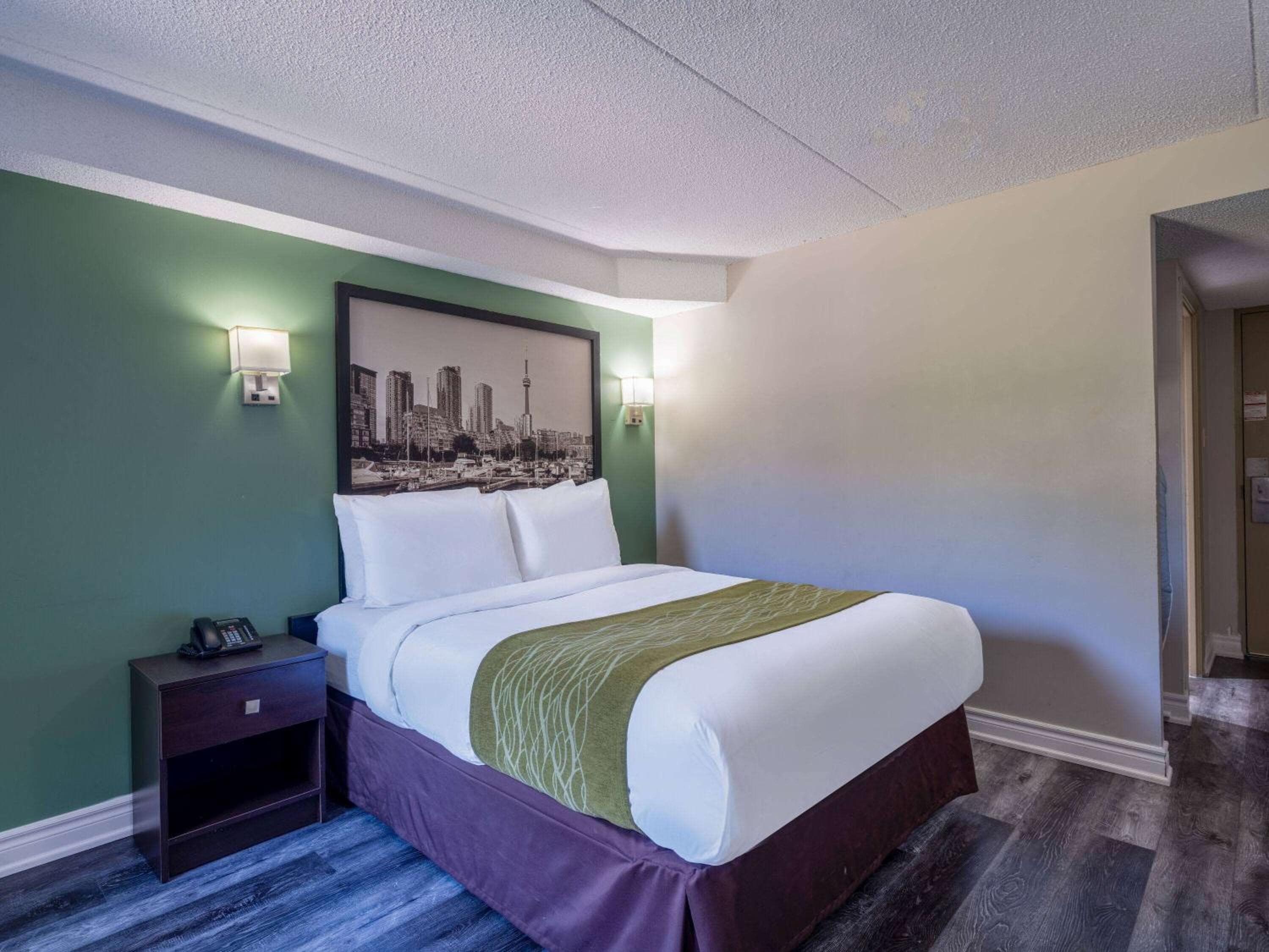 Super 8 by Wyndham Toronto East ON