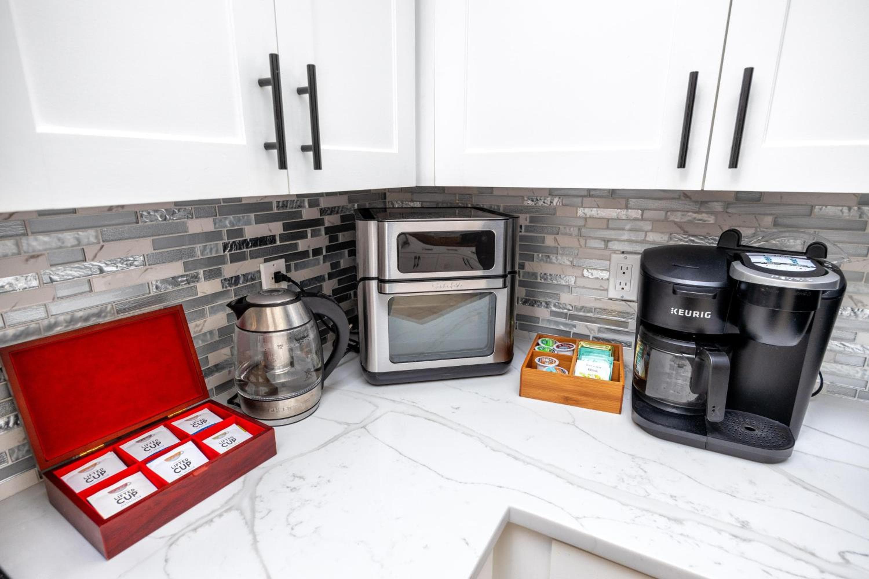 14 Bright Spacious 4 Bedroom Home with a Heated Pool