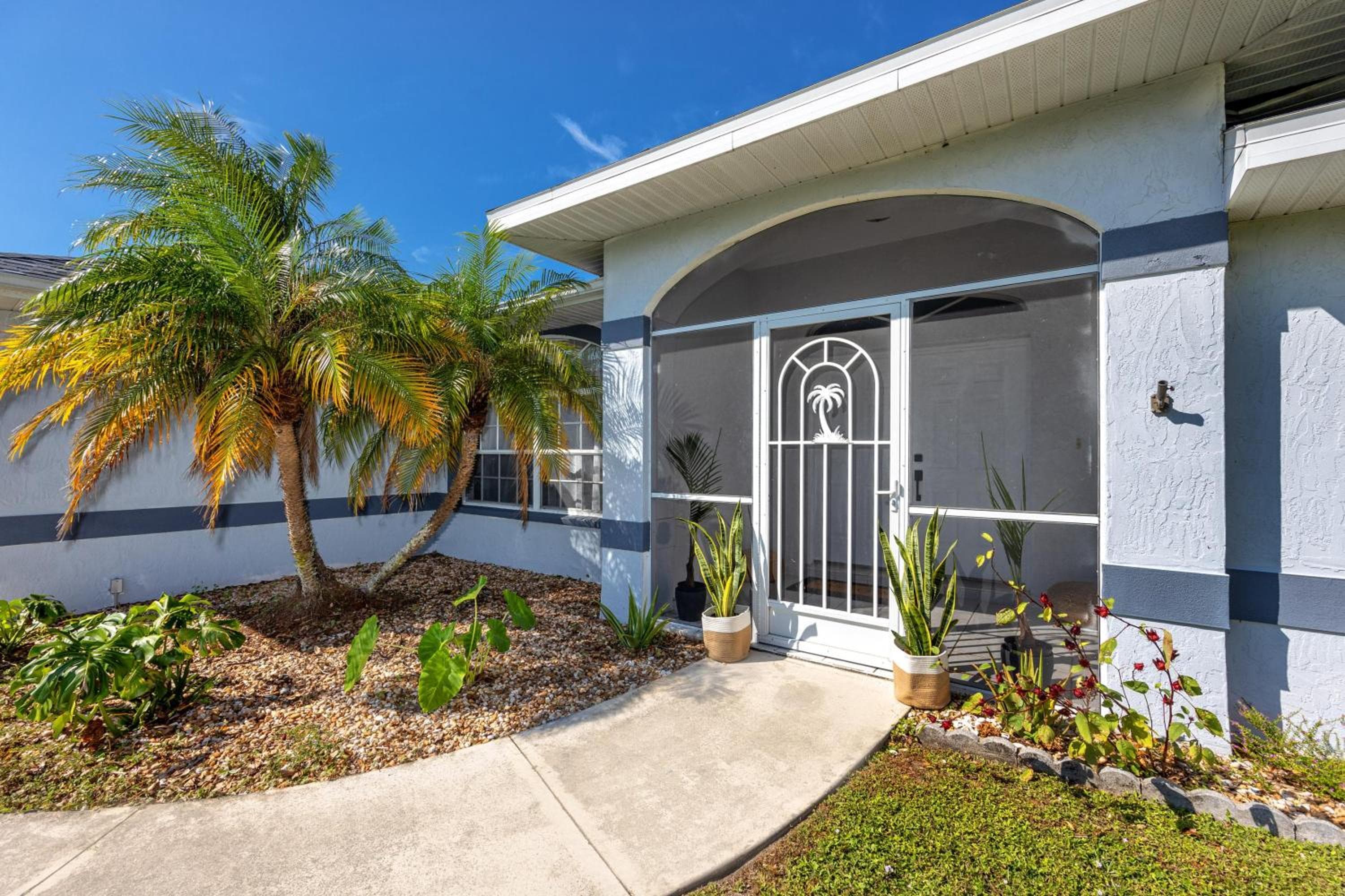 14 Bright Spacious 4 Bedroom Home with a Heated Pool