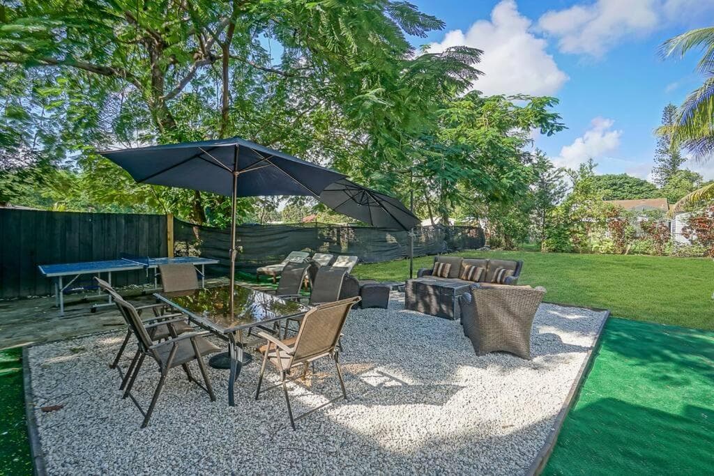 River House 4BR, Pool, bbq, big yard