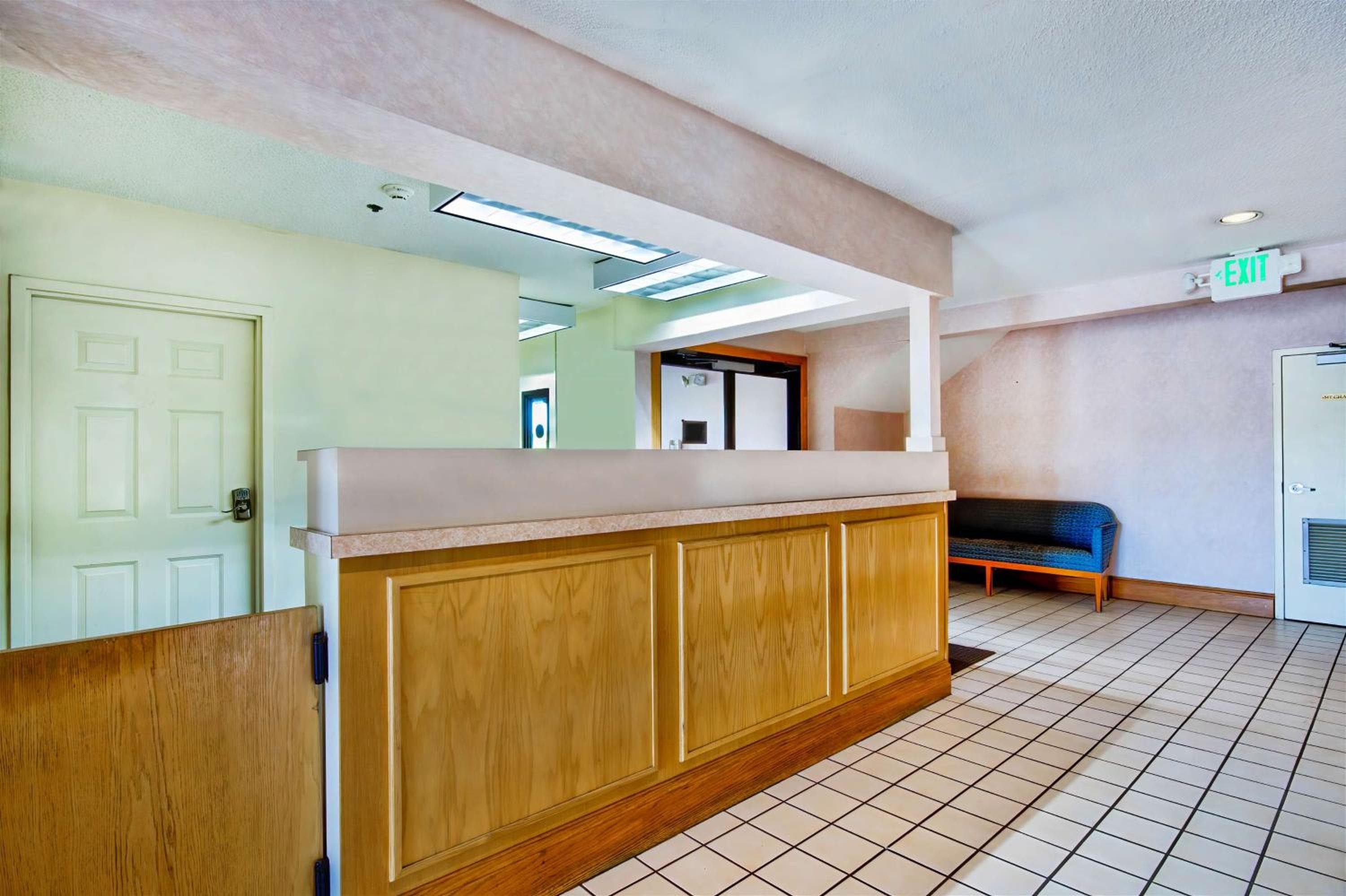 Motel 6 Jeffersonville, IN