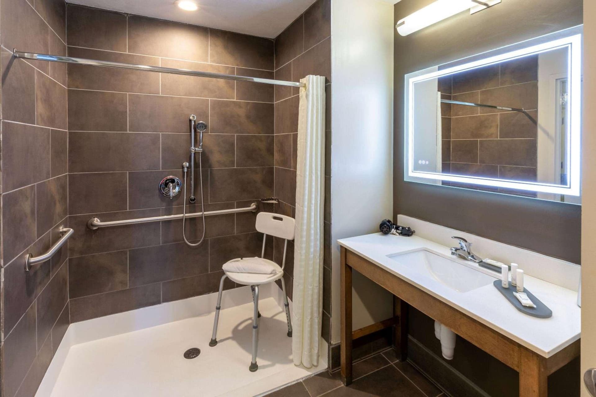 La Quinta Inn & Suites by Wyndham Tulsa Downtown - Route 66