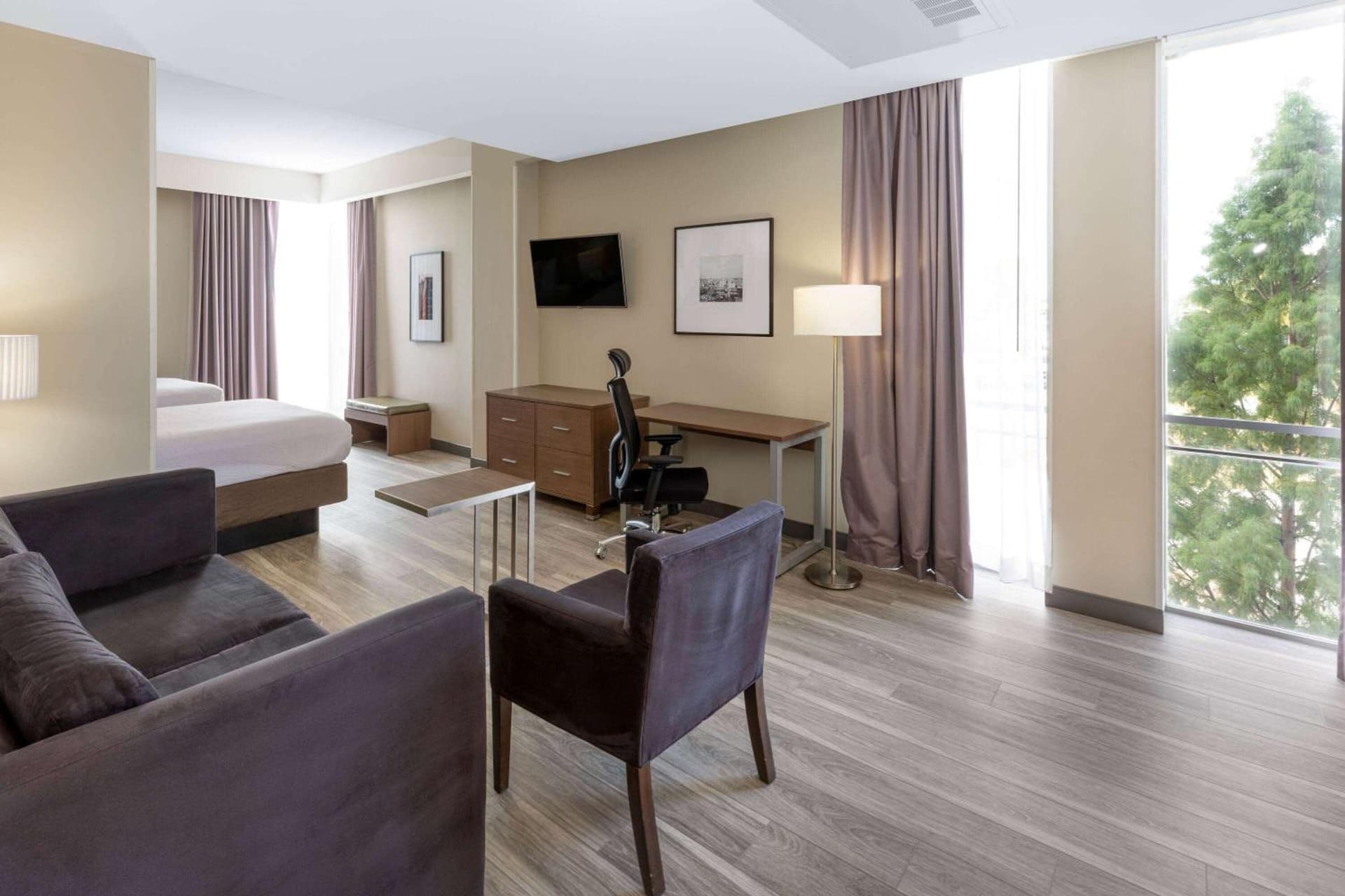 La Quinta Inn & Suites by Wyndham Tulsa Downtown - Route 66