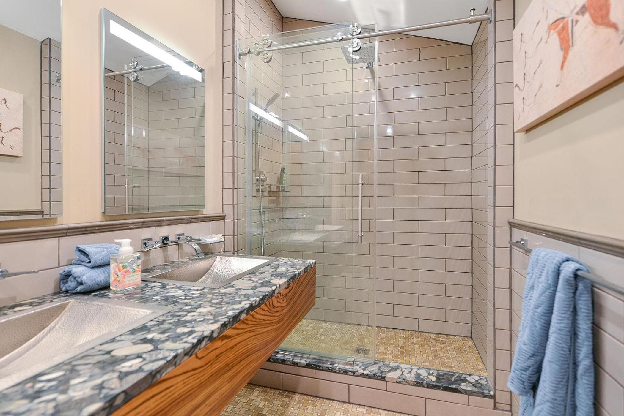Salishan Tree House Suite by EMR Vacation Rentals