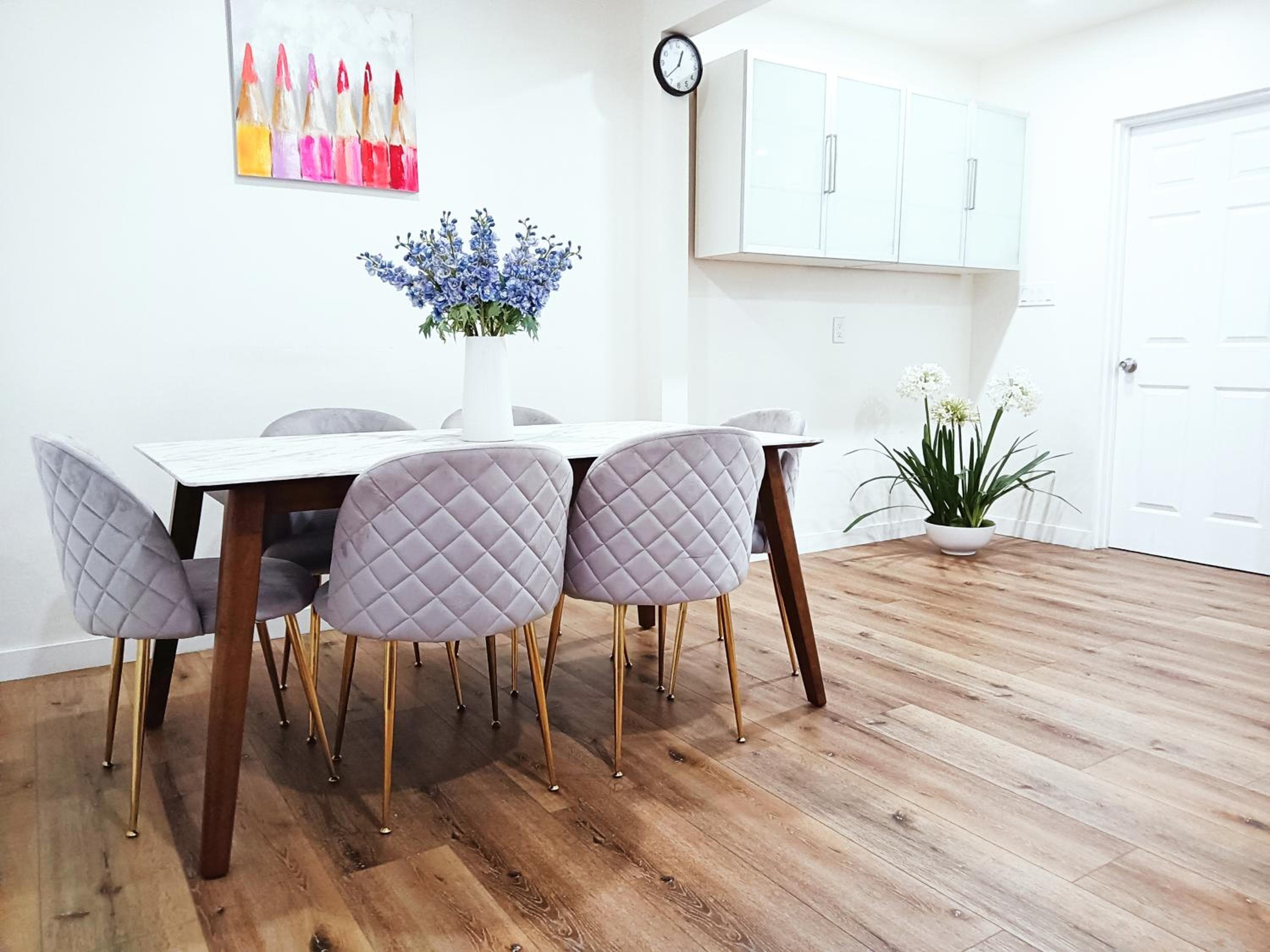 Cheerful 2-Bedroom House Free Parking, No Pets, No Smoking