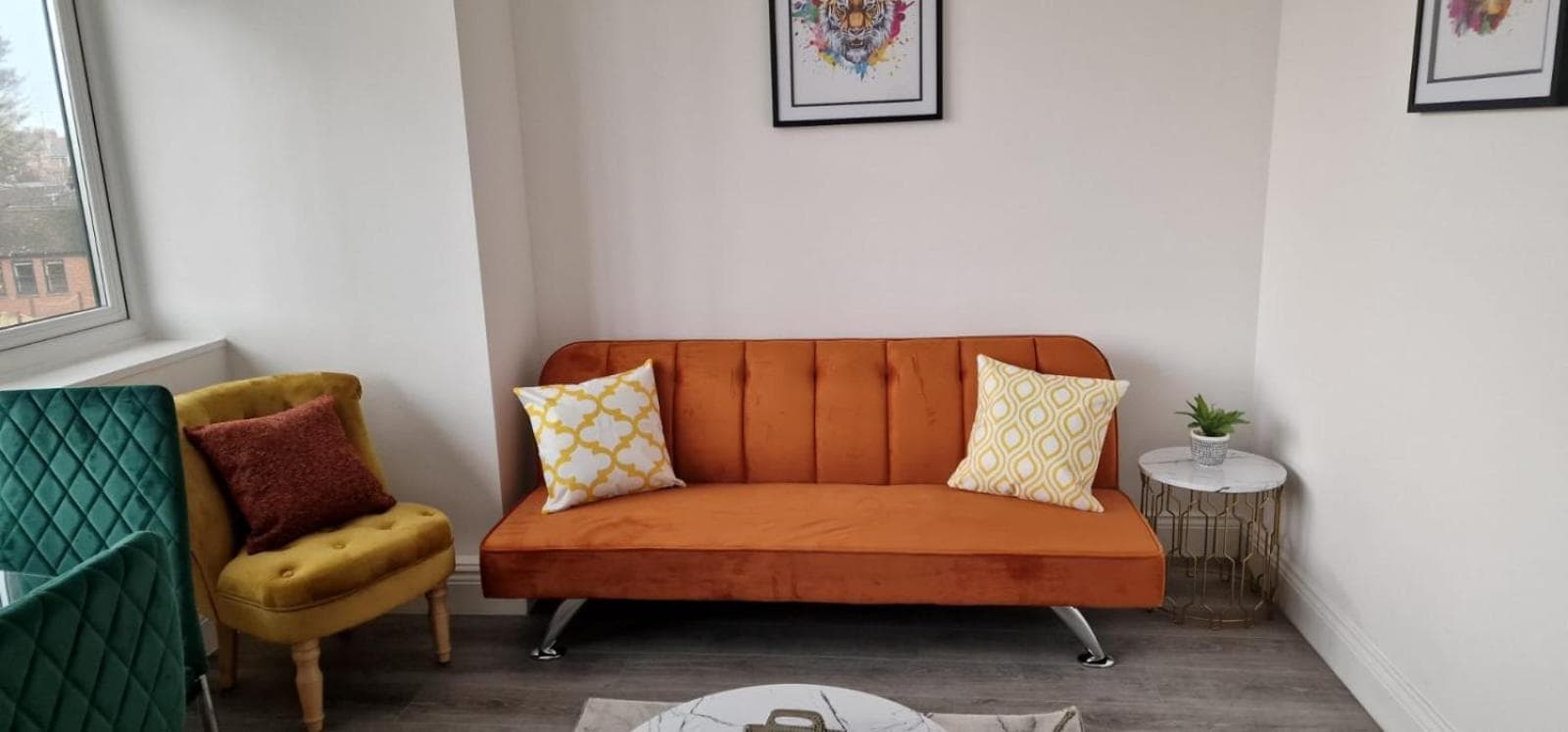 Flitwick Luxury Apartment - Sleeps 4