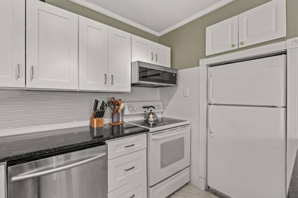 Serenity Views Retreat - Close to City and Parkway!
