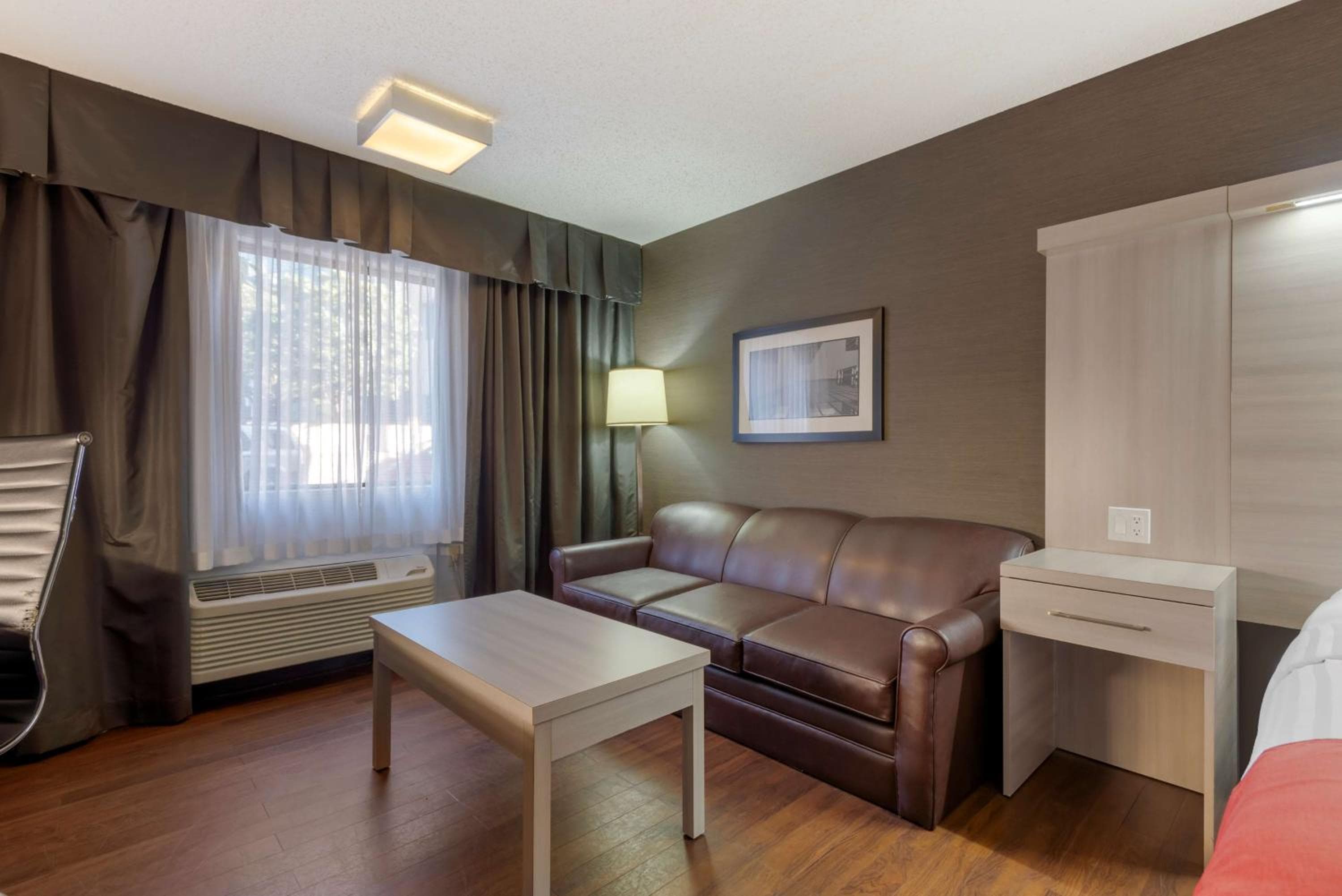 Coast Calgary University Area Hotel by APA
