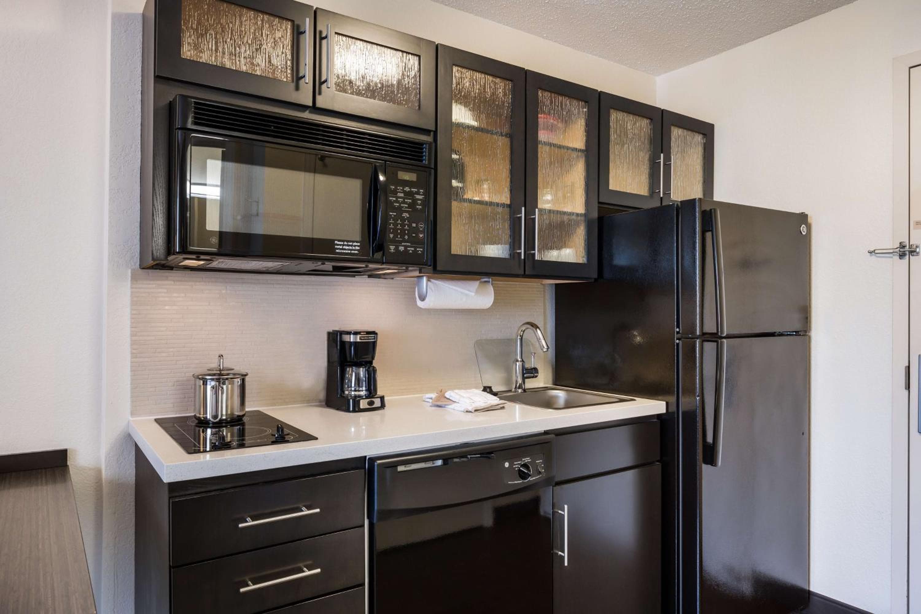 Sonesta Simply Suites Cleveland North Olmsted Airport