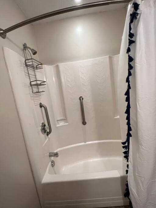 The Red Door 2-bedroom townhouse near VT & RU