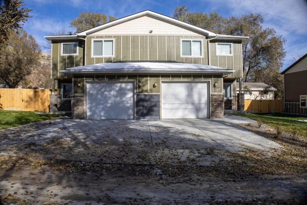 Delightful, new townhome downtown