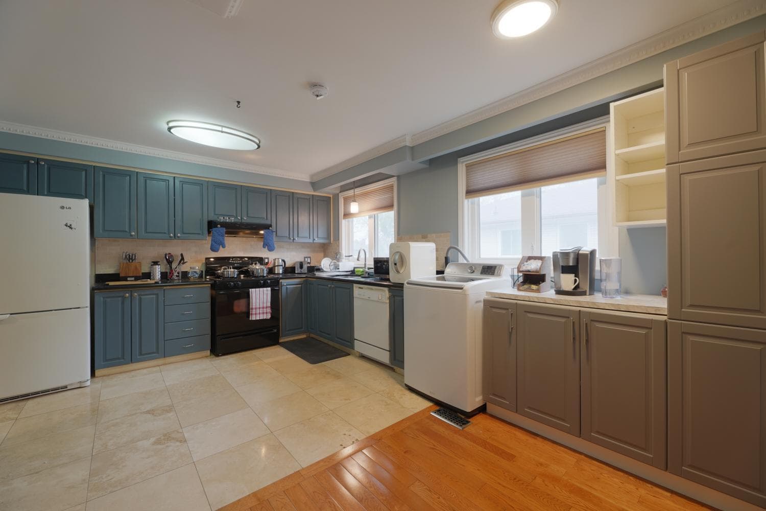 Master Accord With Bath & Steps to Subway