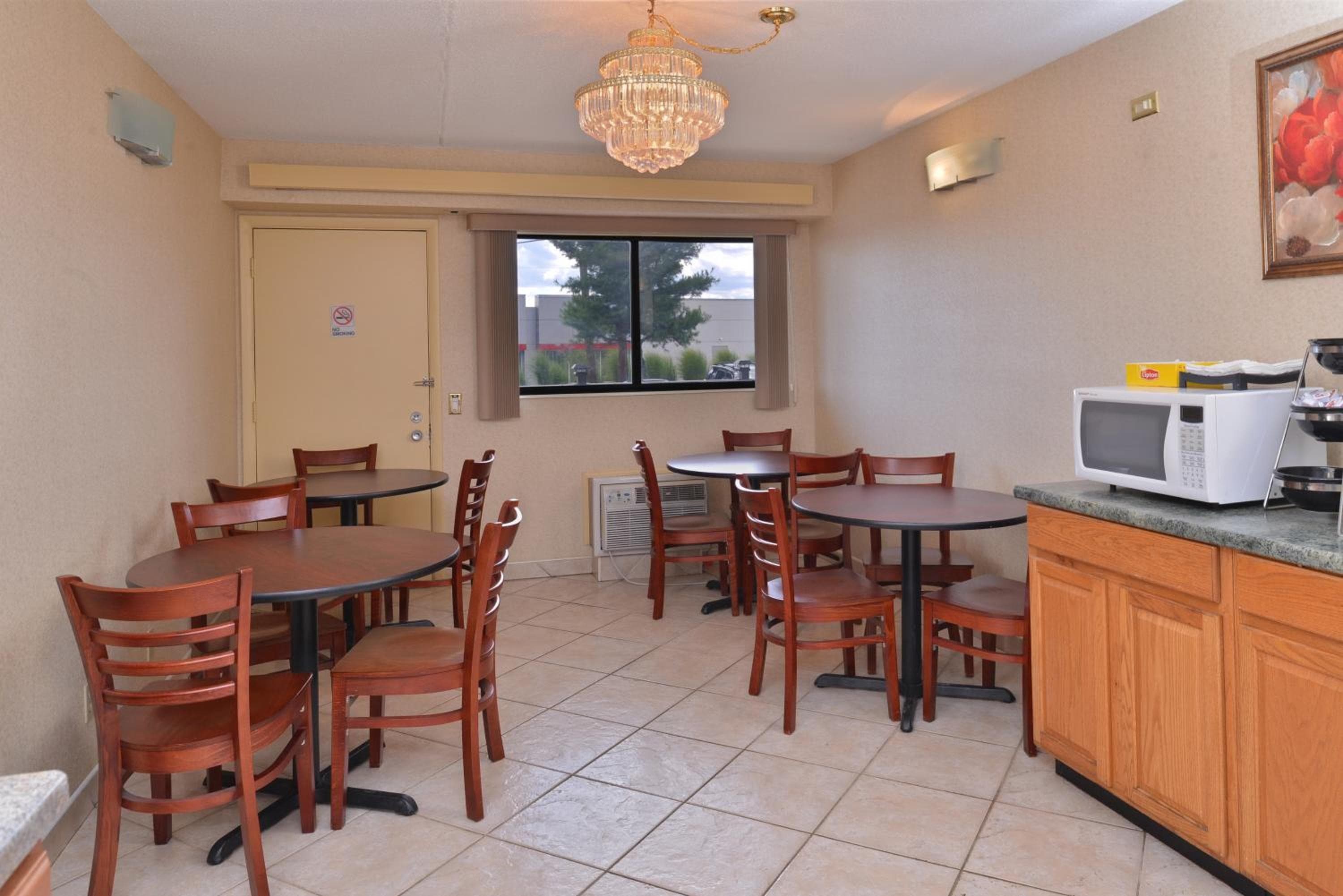 Americas Best Value Inn-Pittsburgh Airport
