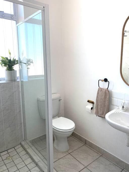 Beachside Studio Apartment on Surfers Corner