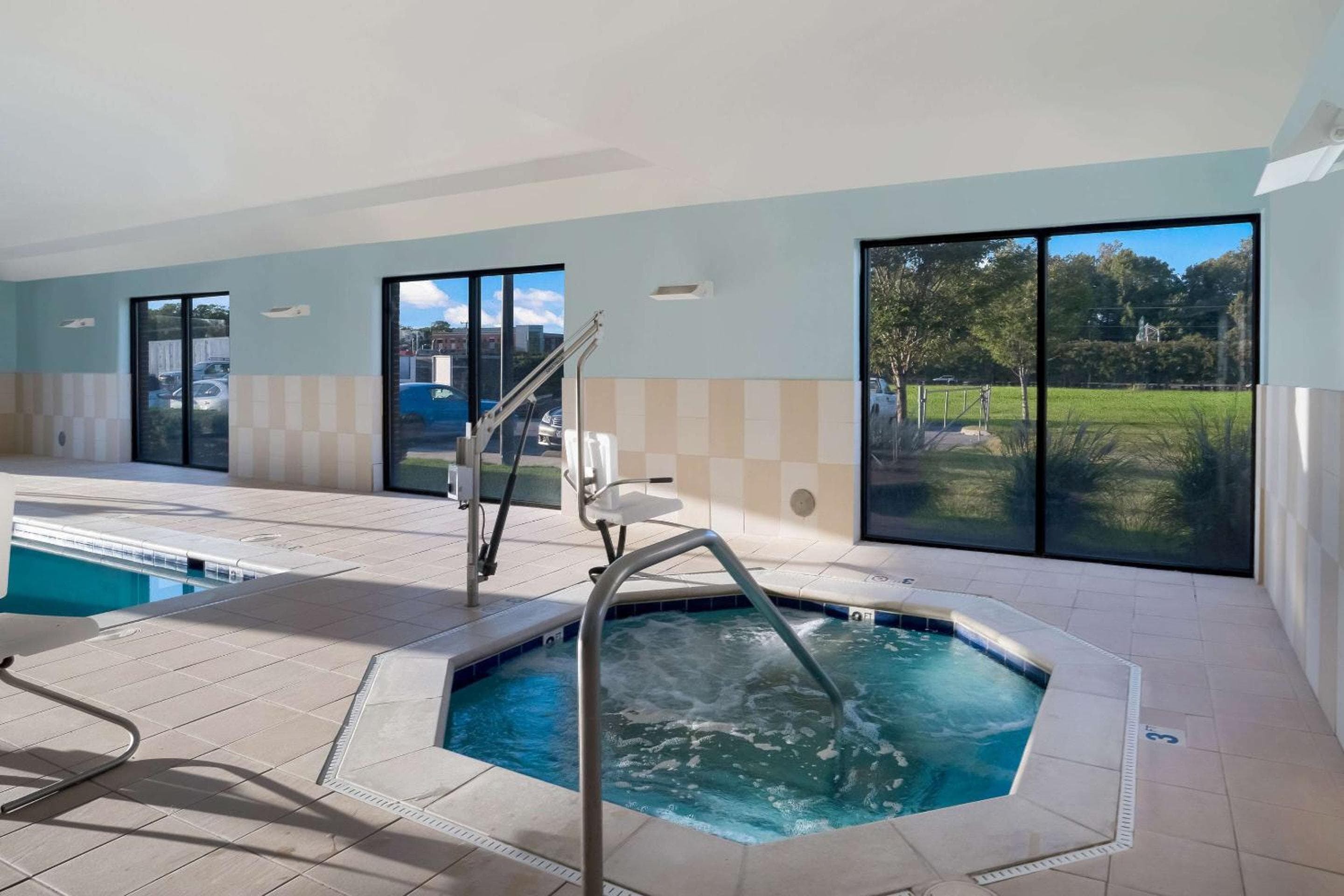 Comfort Suites Suffolk - Chesapeake