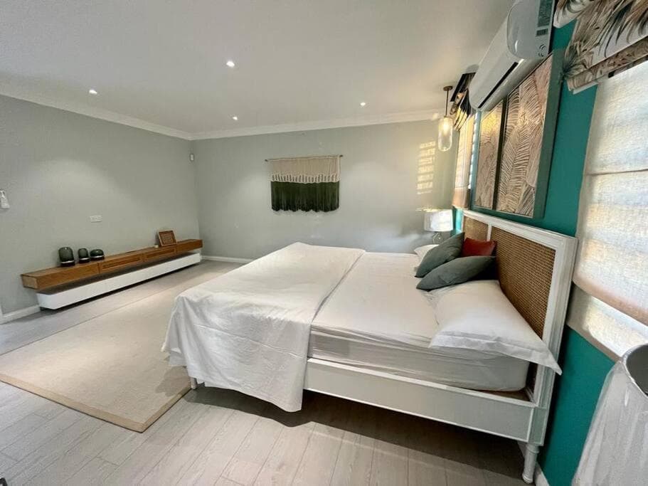 Rich villa is new, stunning and modern