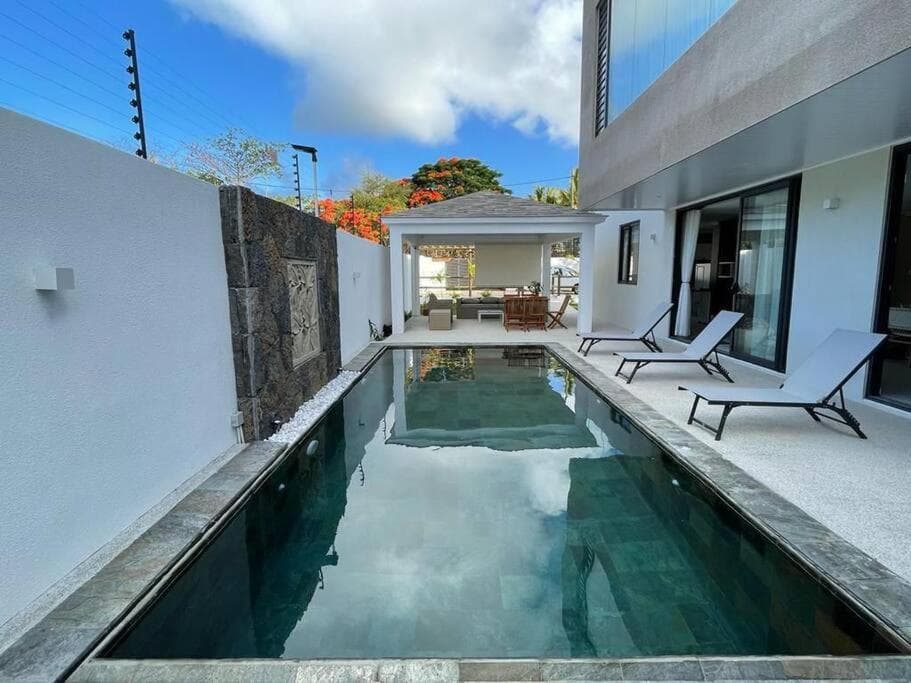 Rich villa is new, stunning and modern