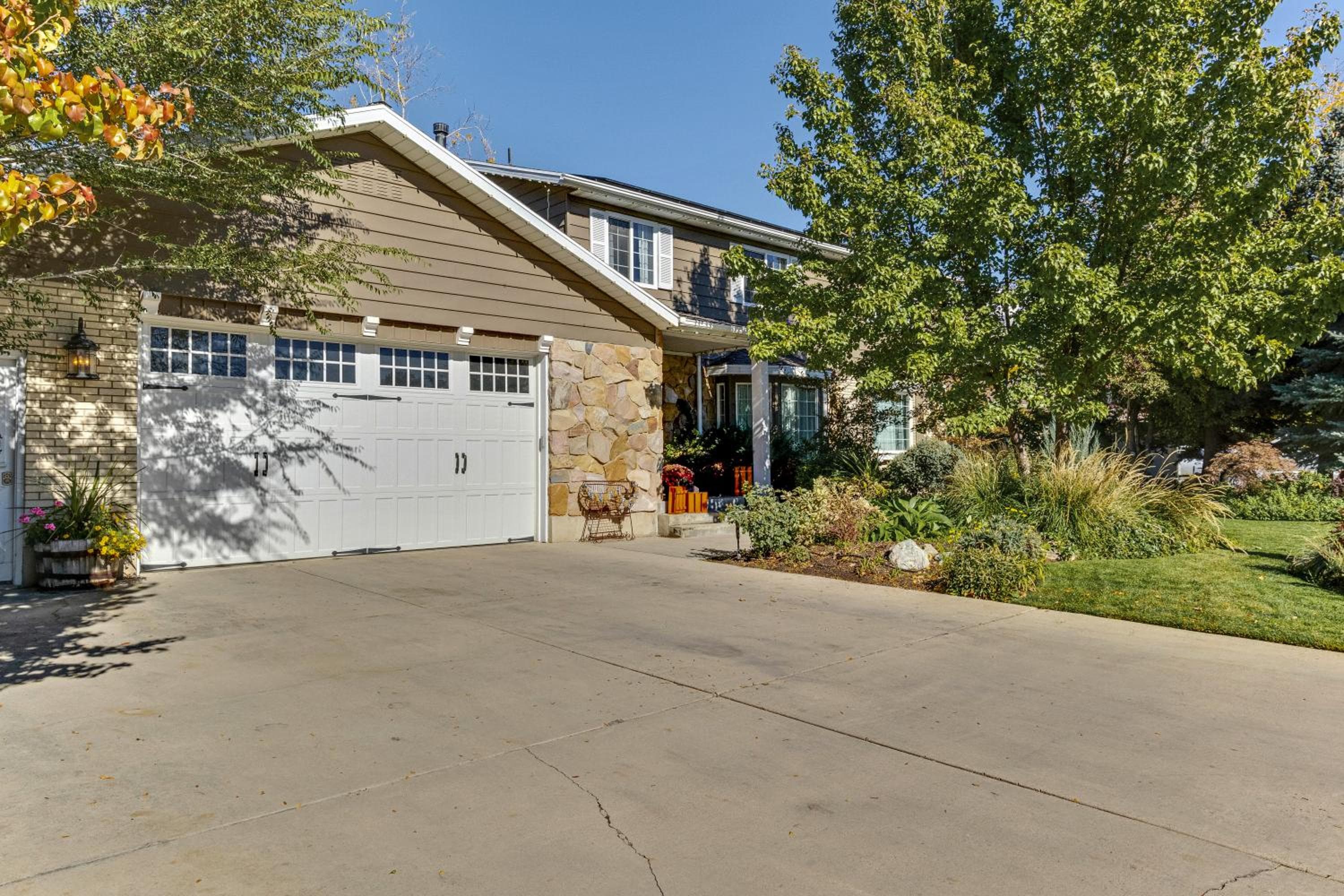 Heart of Orem Basement 3 bedroom Apartment w/ Waffles.