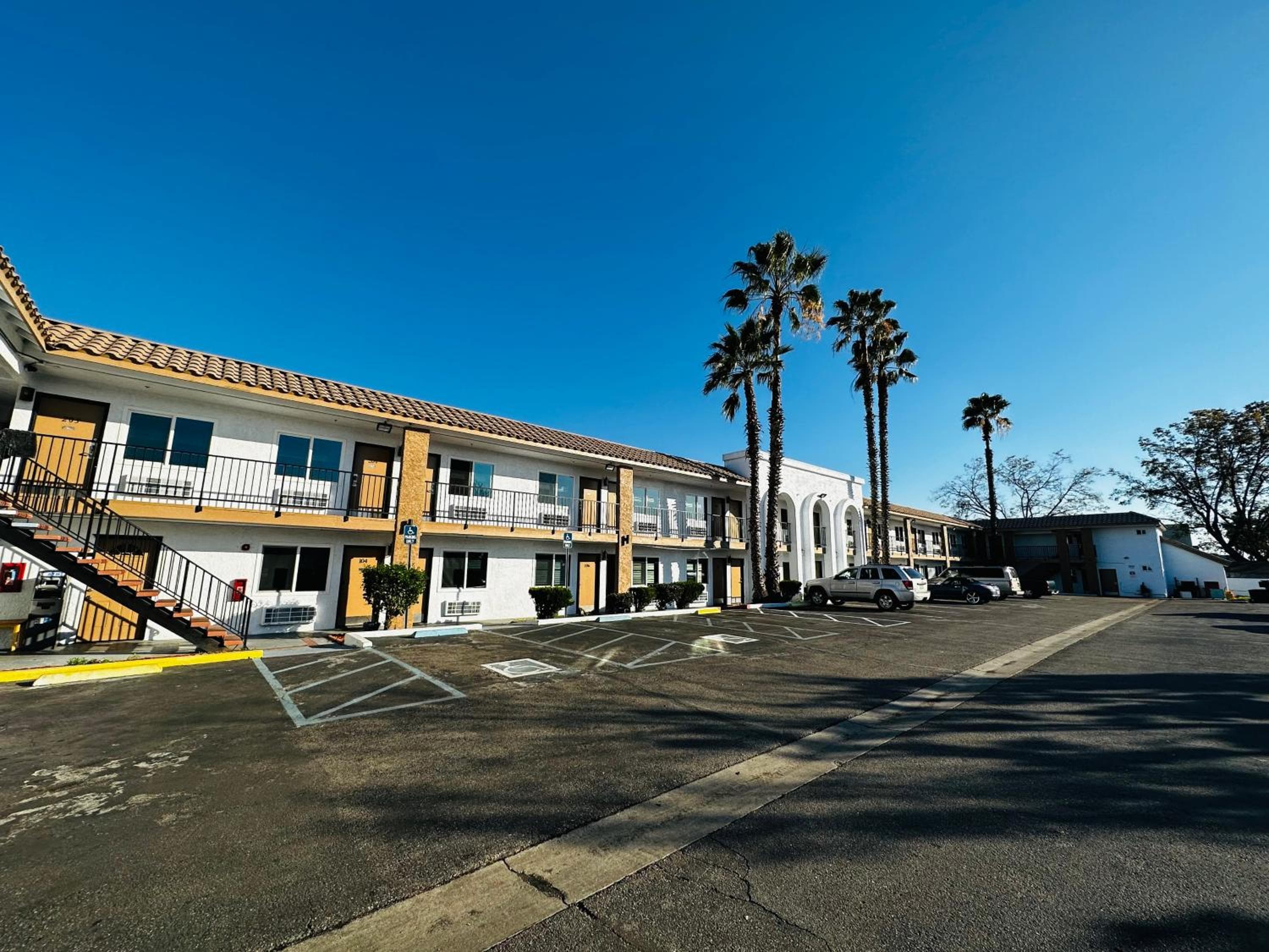 Casa Blanca Hotel - Cypress, Buena Park
