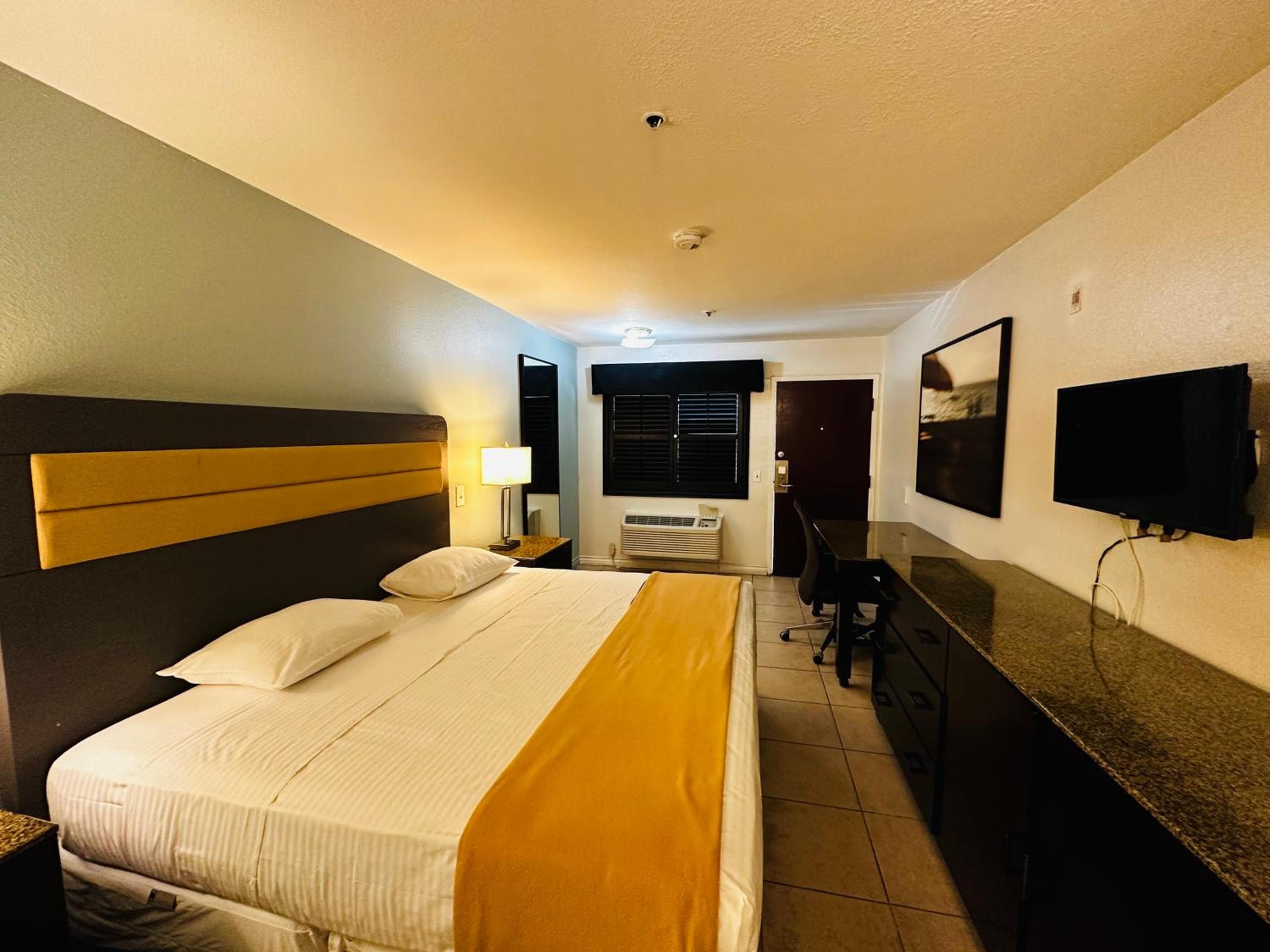 Casa Blanca Hotel - Cypress, Buena Park