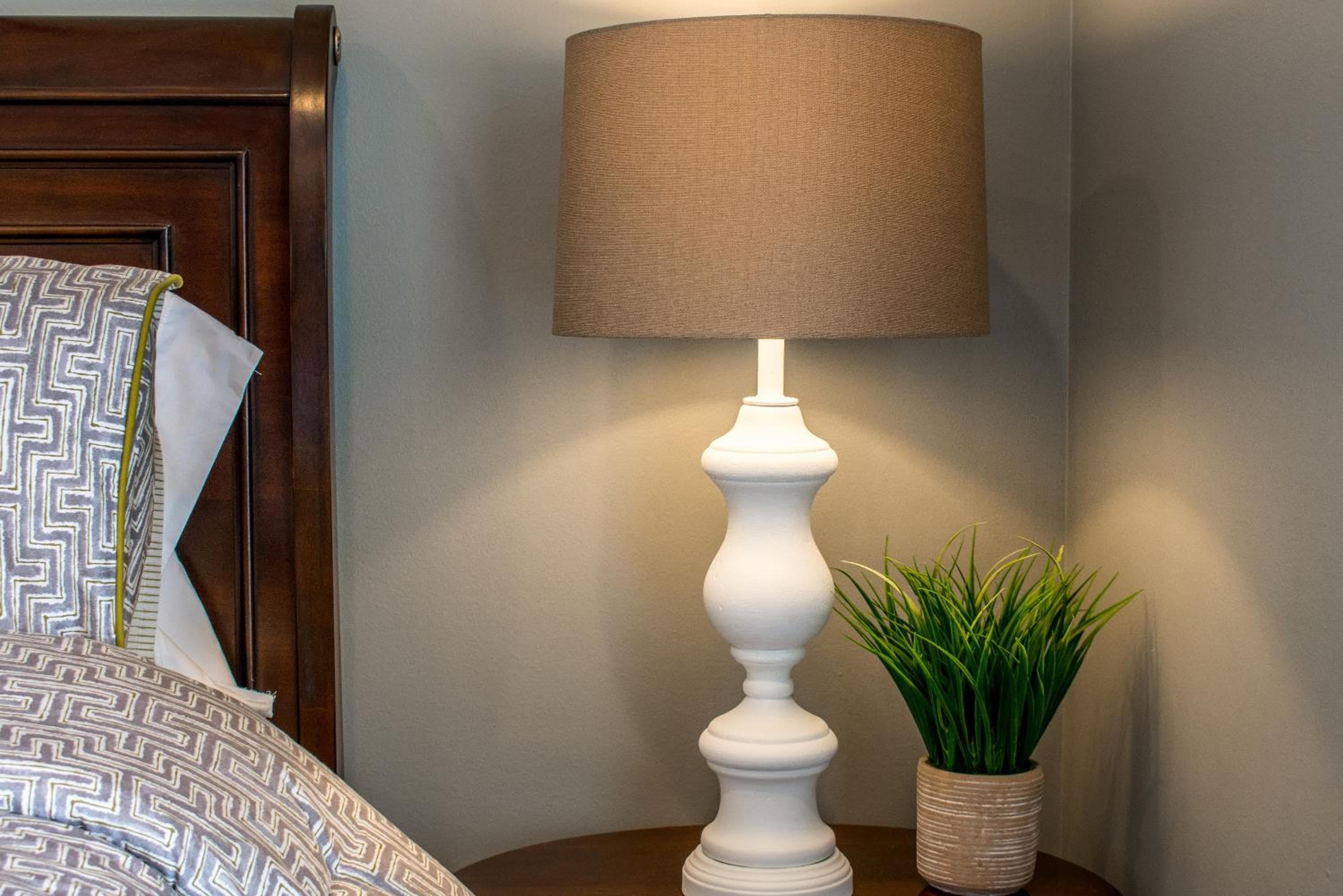 Cozy condo with yard and patio. Long-stay discount available