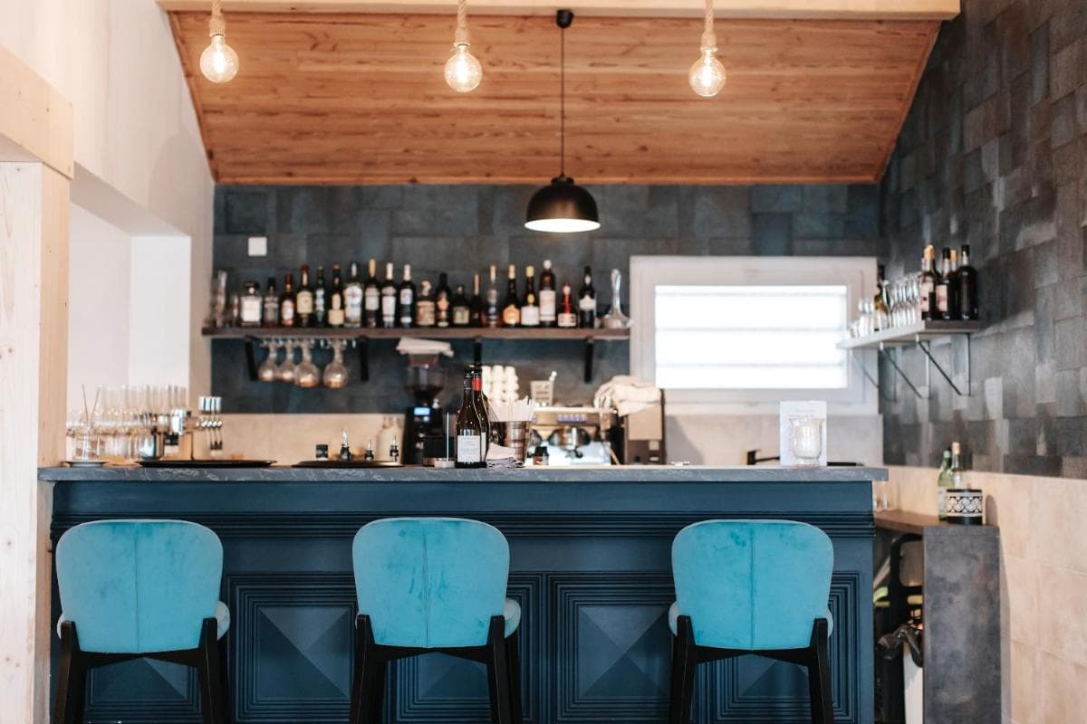bar