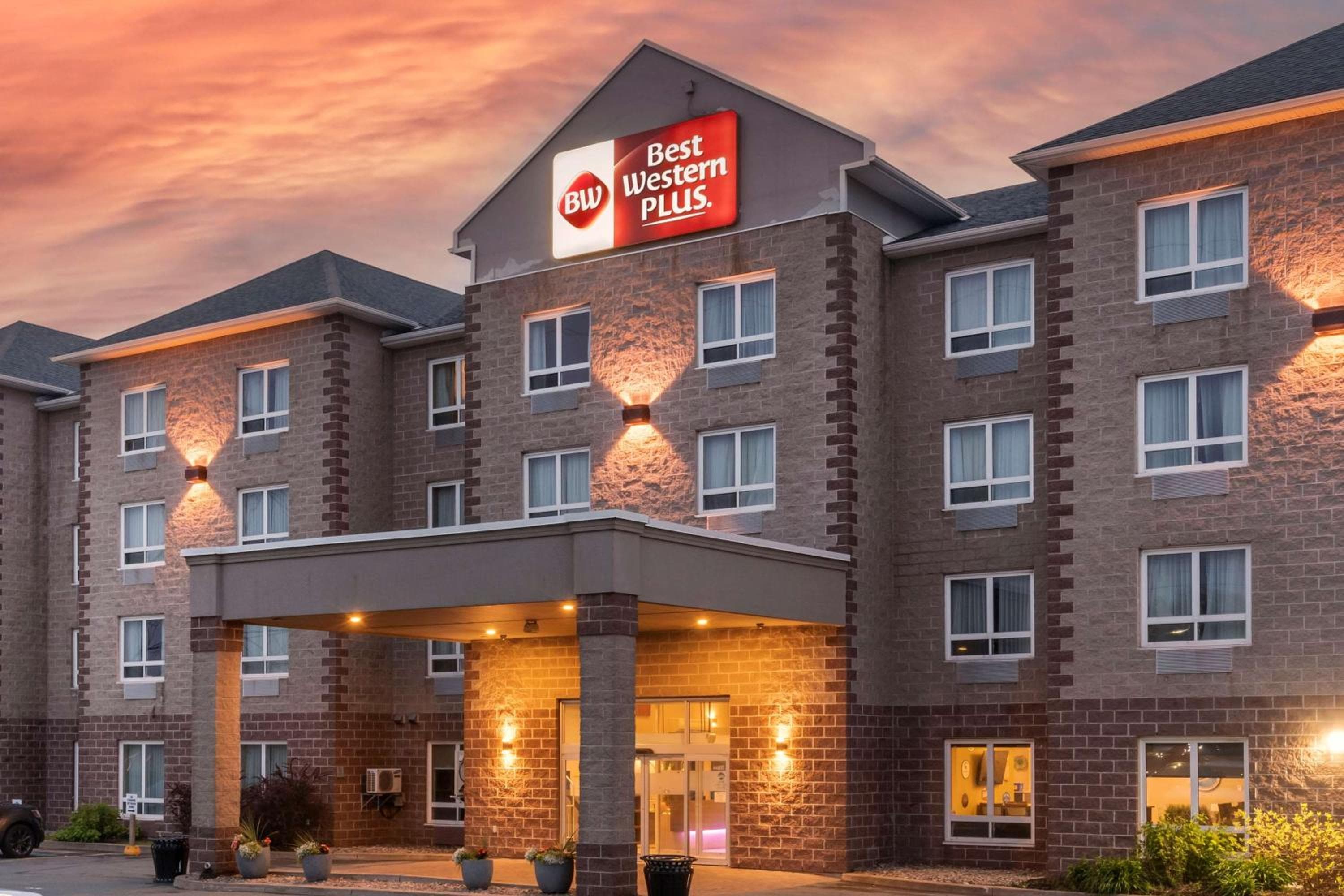 Best Western Plus Dartmouth Hotel & Suites