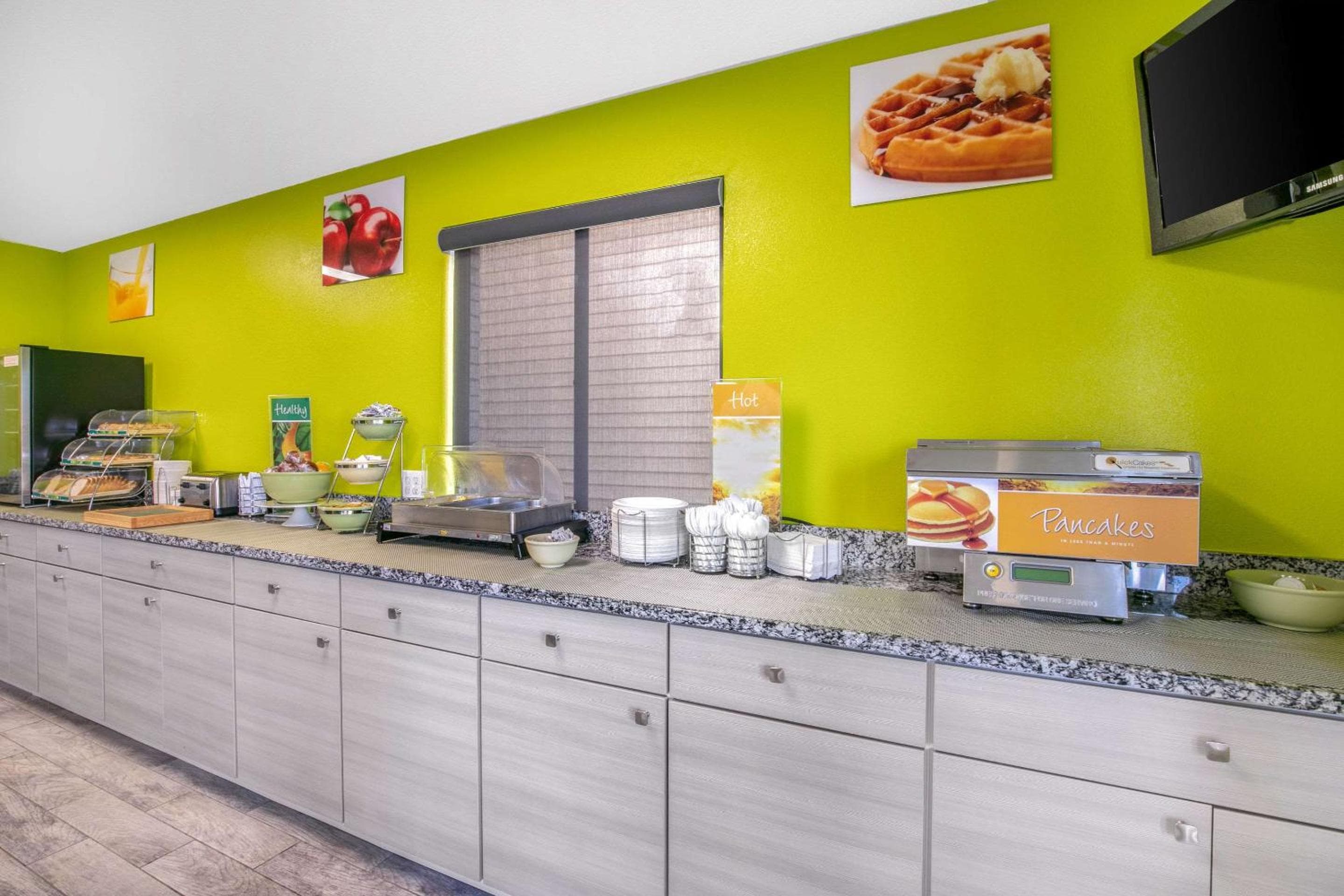 Quality Inn & Suites Metropolis I-24