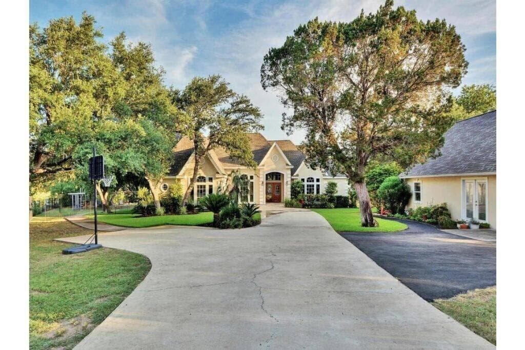 Luxury Lake House w/ Heated Pool & Multiple Spas