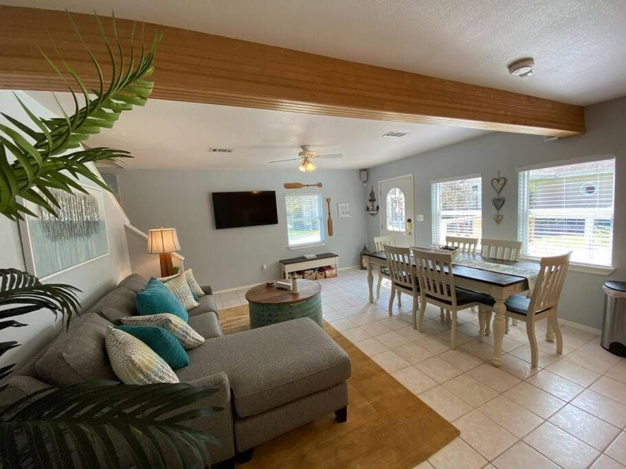 Luxury Lake House w/ Heated Pool & Multiple Spas