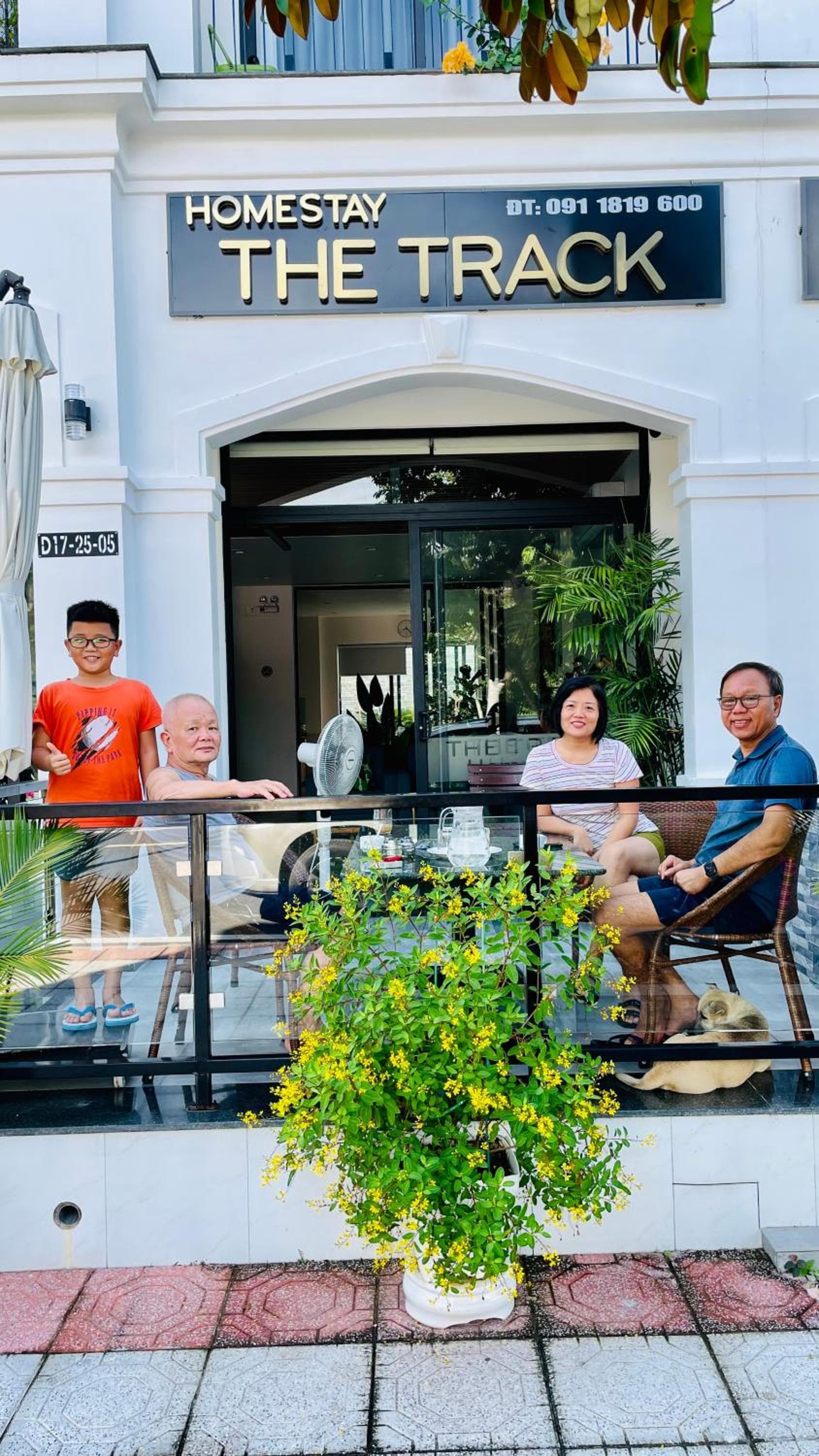 The Track Homestay - Near Bai Dai Beach