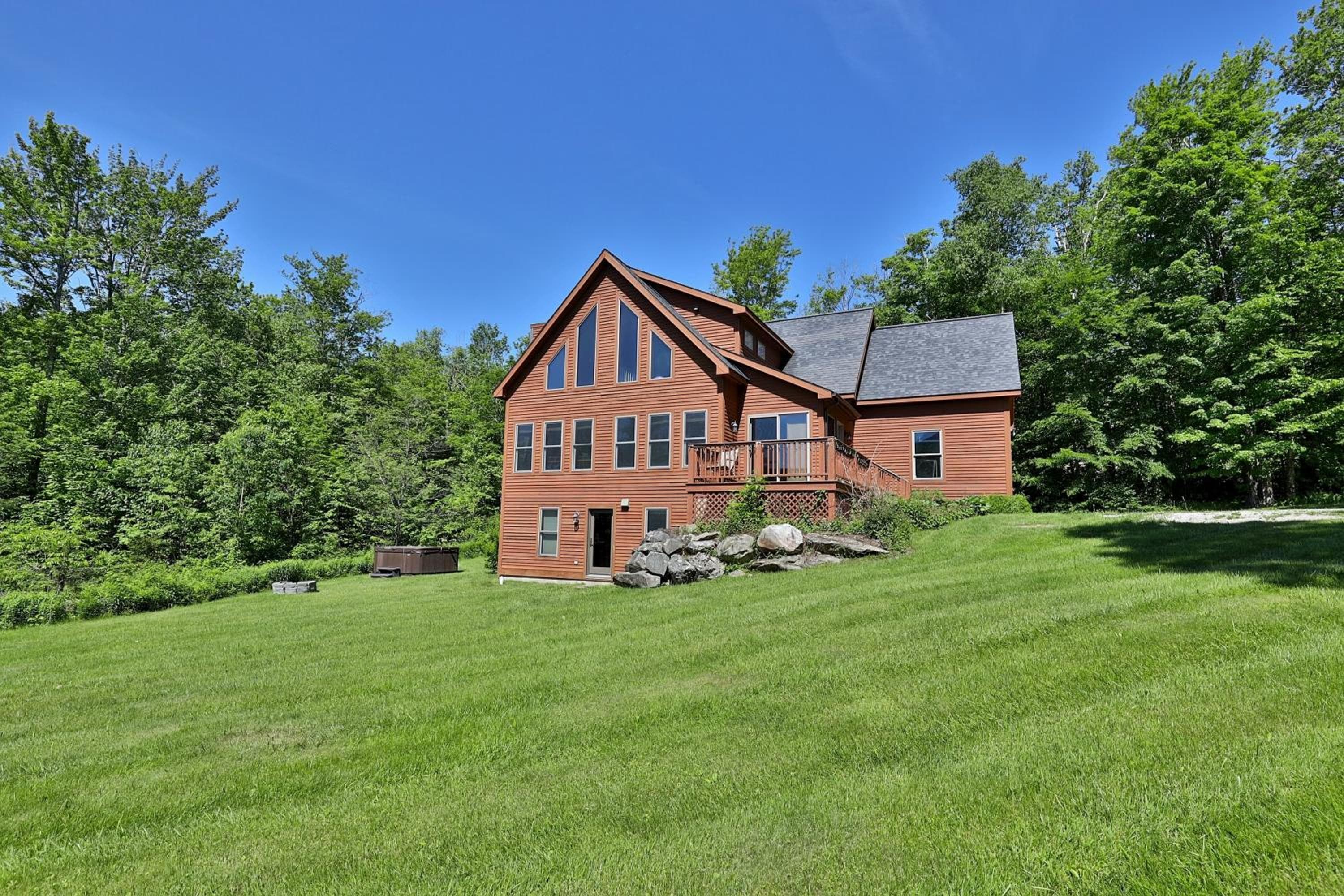 Cortina Mountain Chalet - Outdoor Hot Tub - Close to Pico and Killington Mountains home