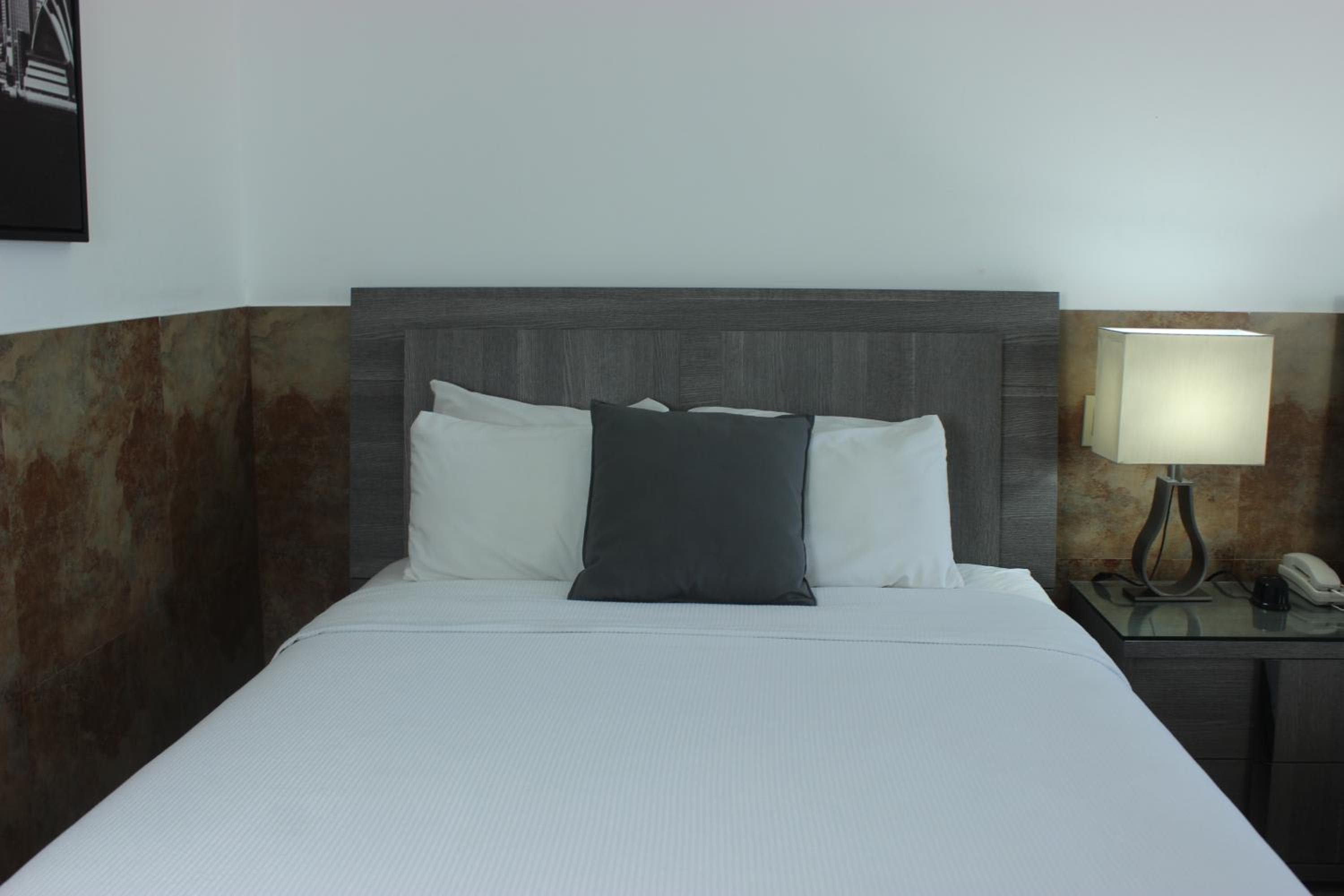 Beverly Hills: Hotel and Business